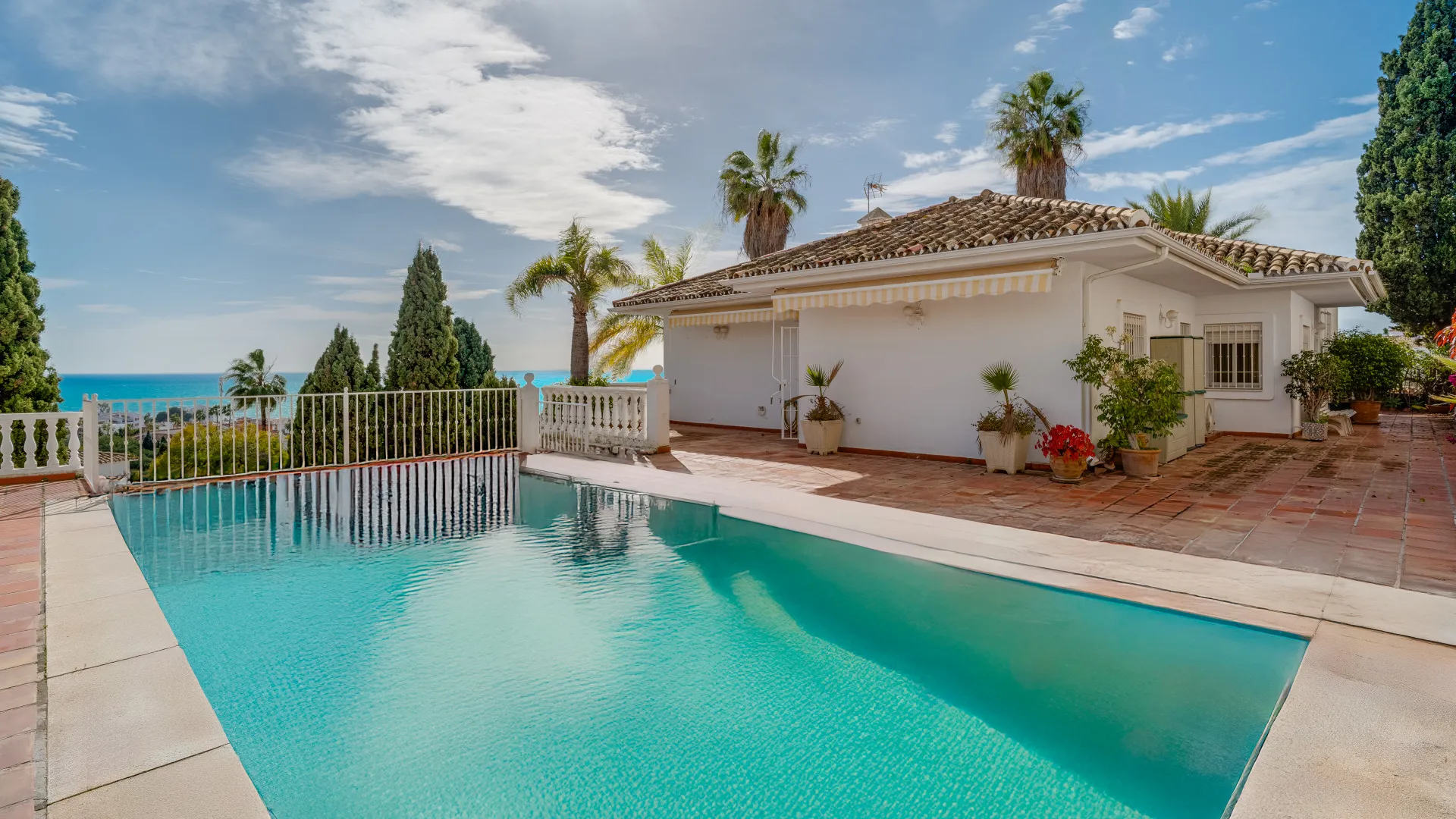 Buy villa in Riviera del Sol