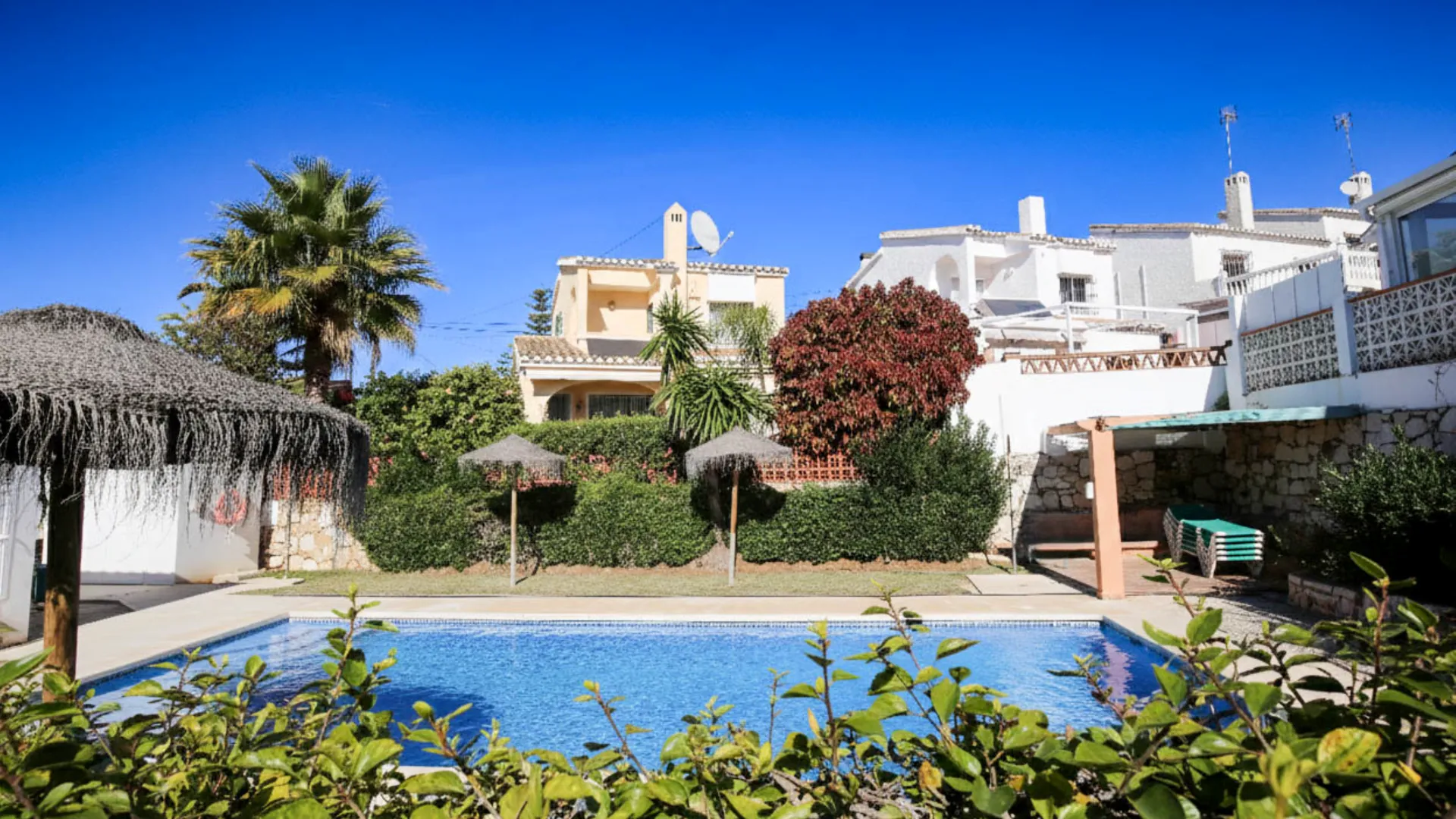 For sale Calahonda 4 bedrooms semi detached house