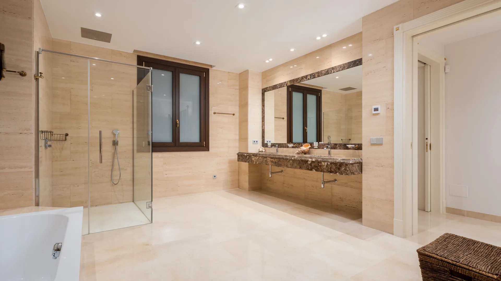 Villa con 7 dormitorios en venta en Casasola