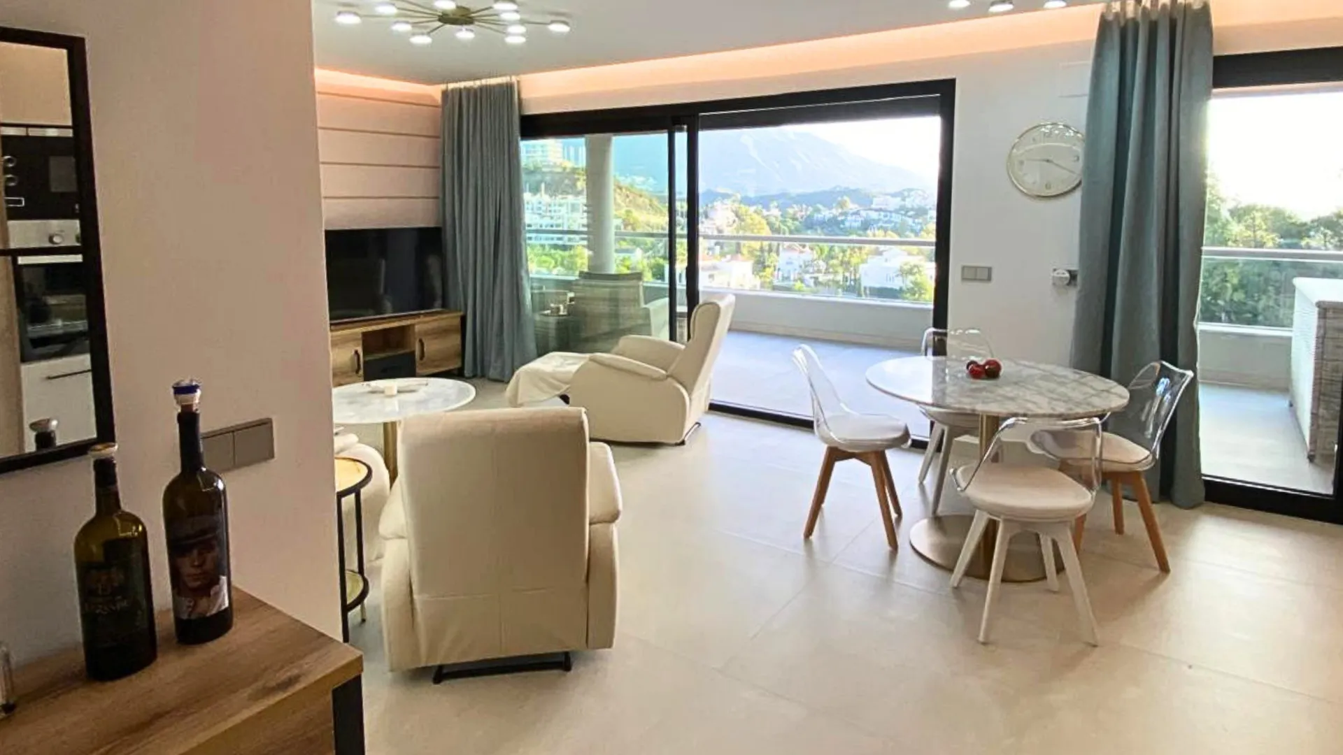 For sale apartment in The Crest with 3 bedrooms