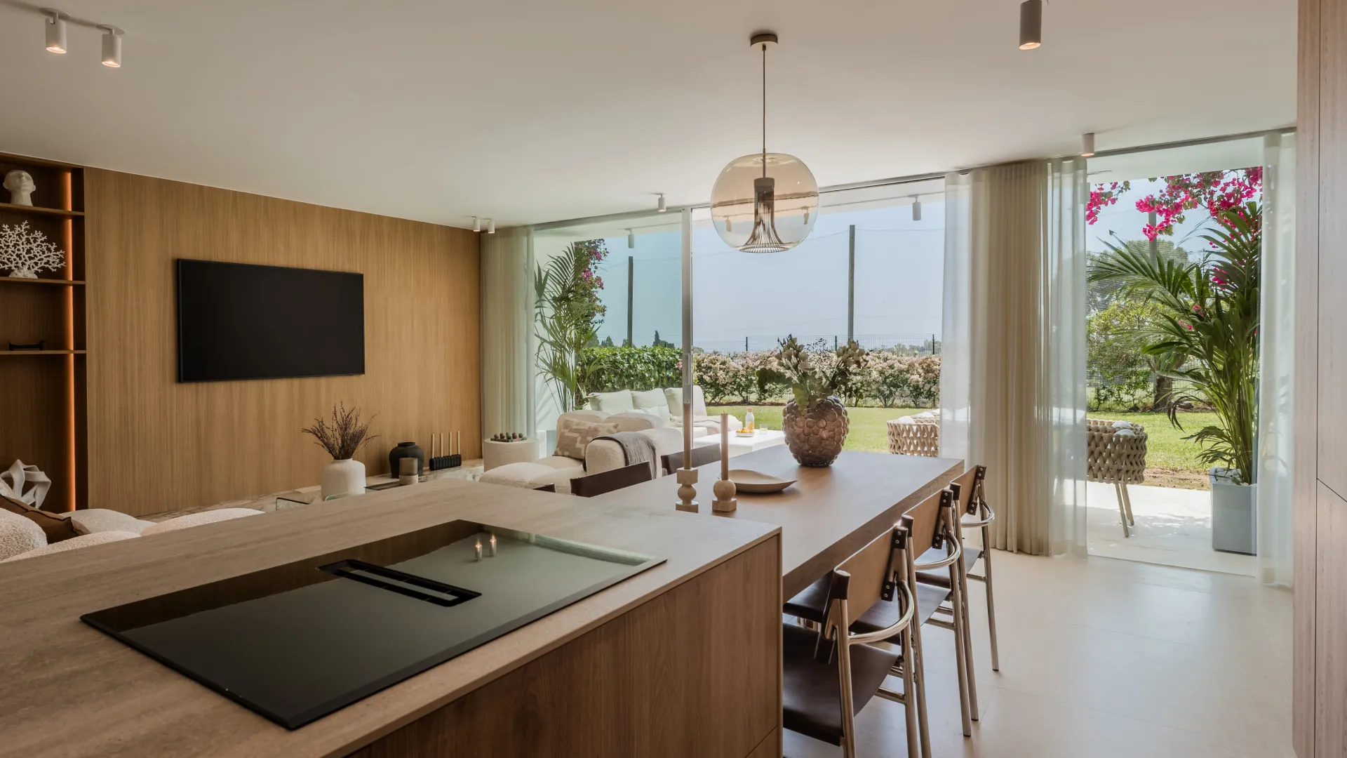 Buy ground floor apartment with 4 bedrooms in Azahara I