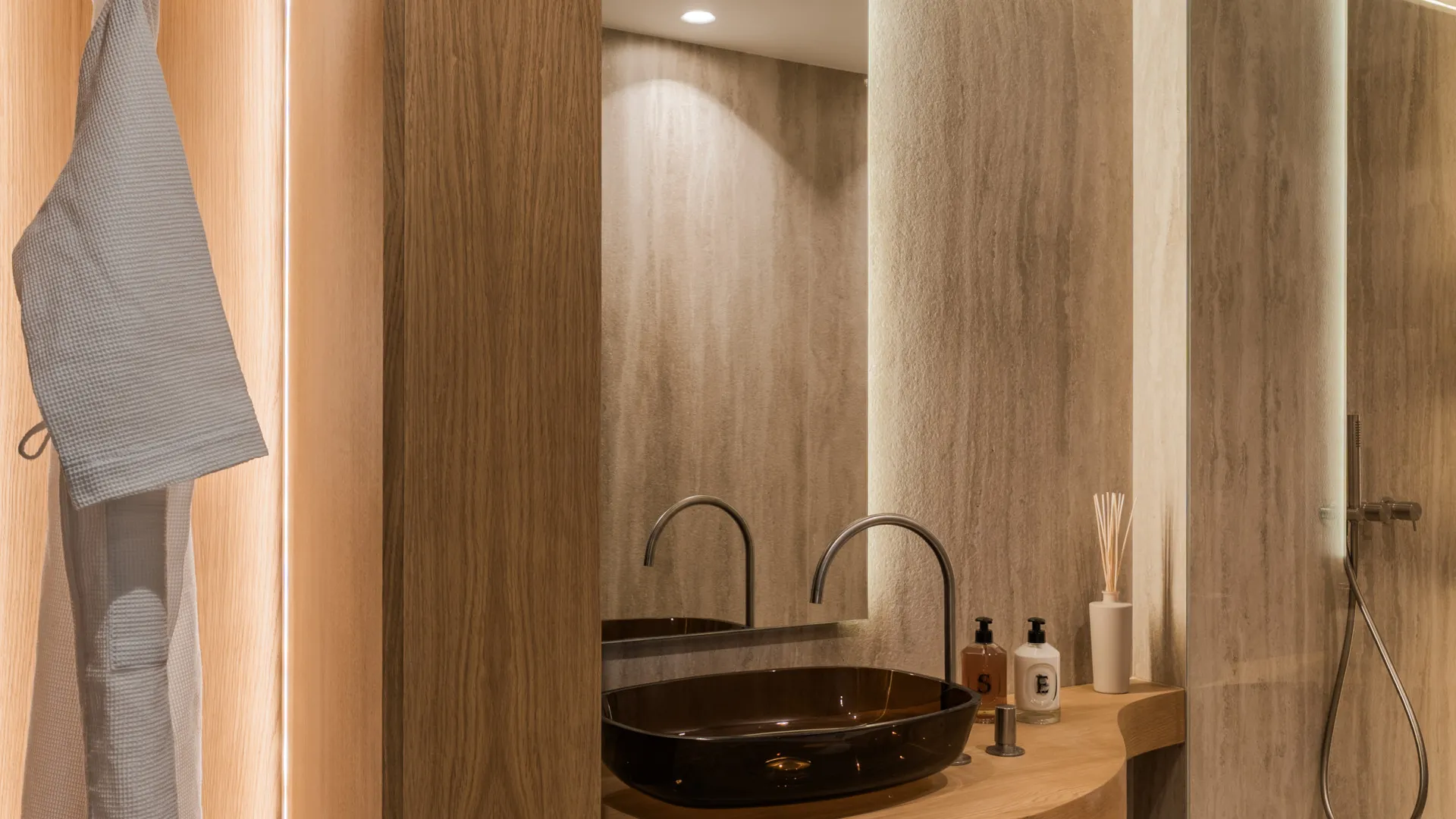 Buy ground floor apartment with 4 bedrooms in Azahara I