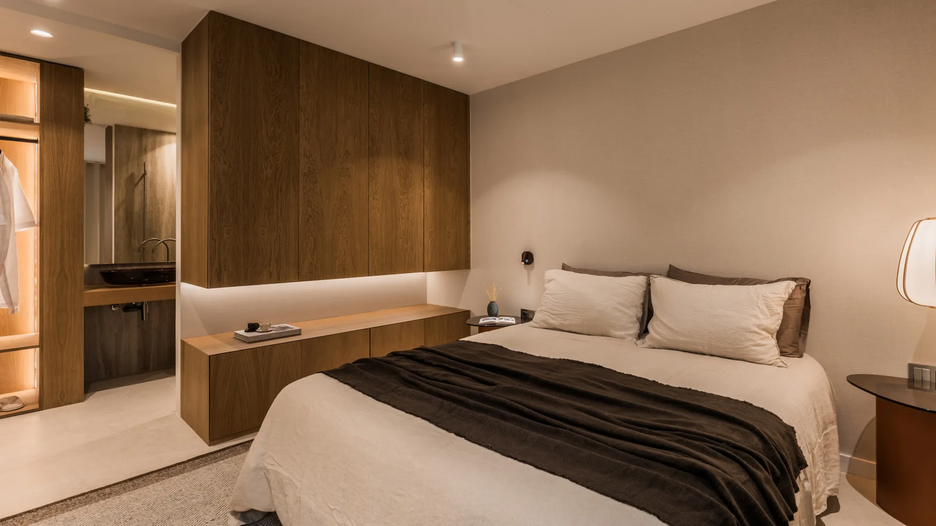 Buy ground floor apartment with 4 bedrooms in Azahara I