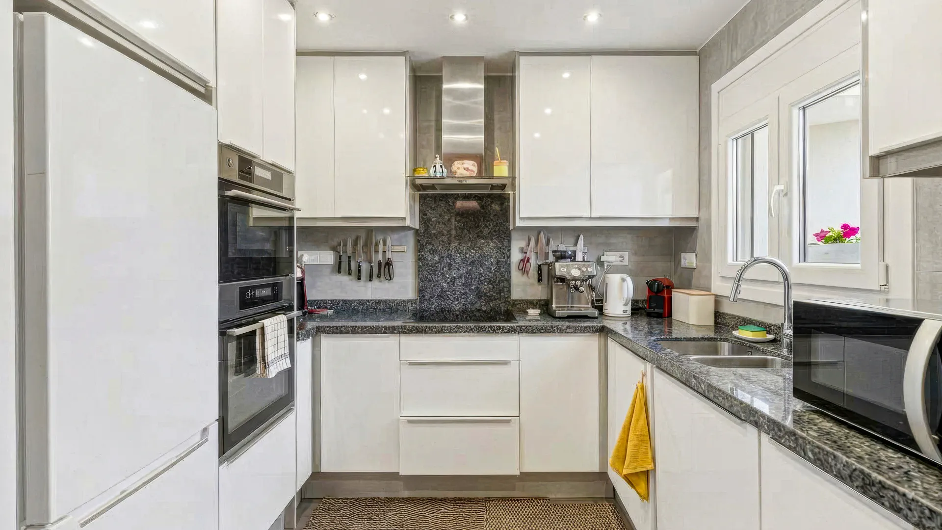 Penthouse for sale in Altos de Calahonda