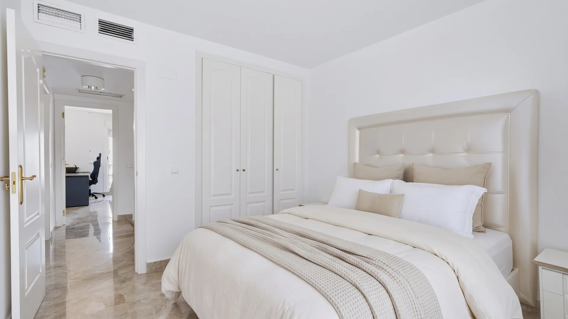 Town house for sale in Los Naranjos de Marbella with 3 bedrooms