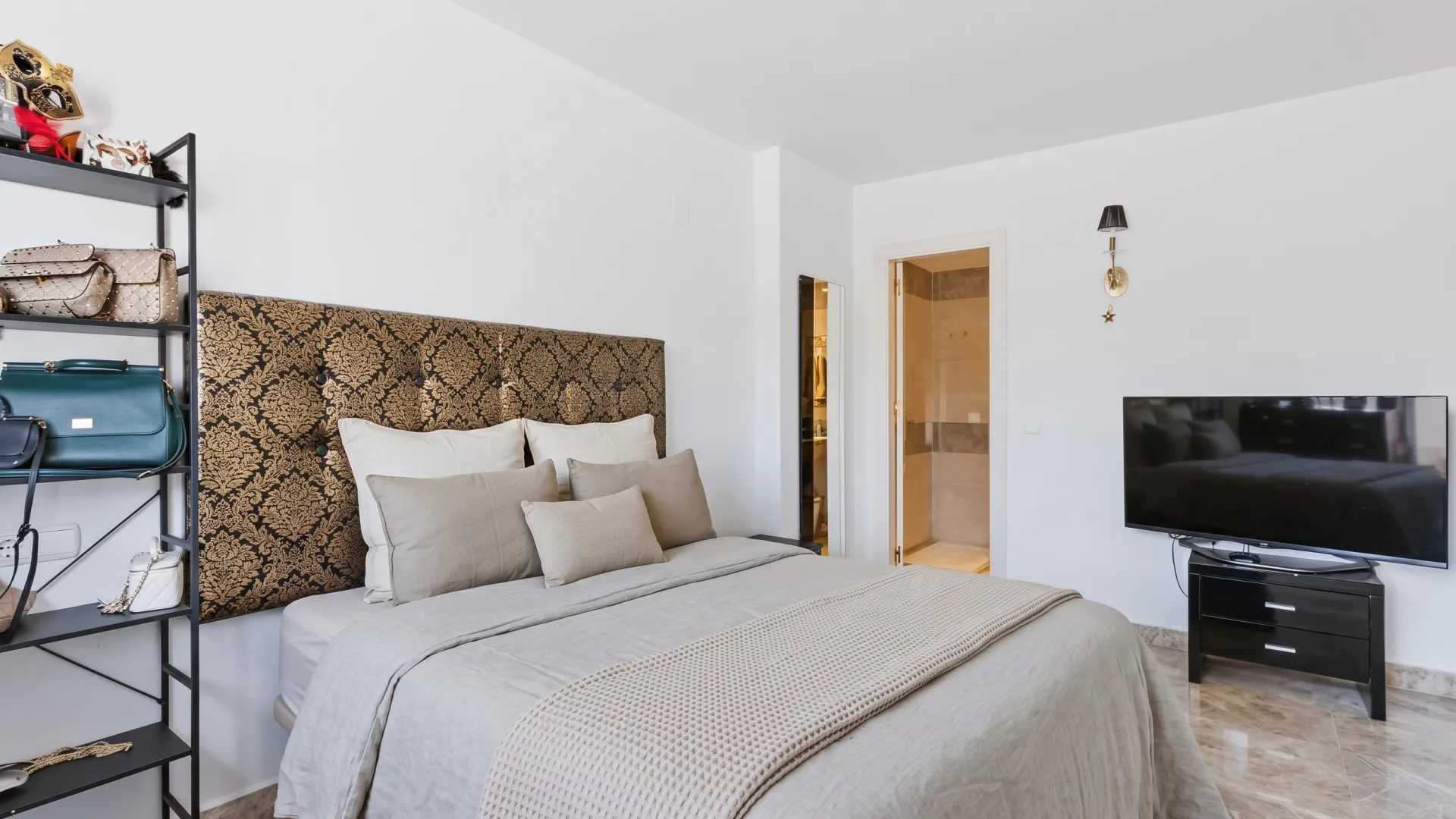 Town house for sale in Los Naranjos de Marbella with 3 bedrooms