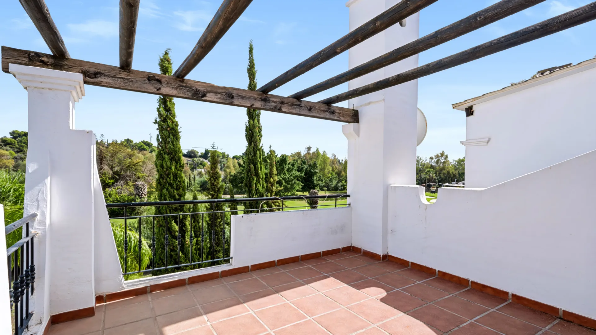Town house for sale in Los Naranjos de Marbella with 3 bedrooms