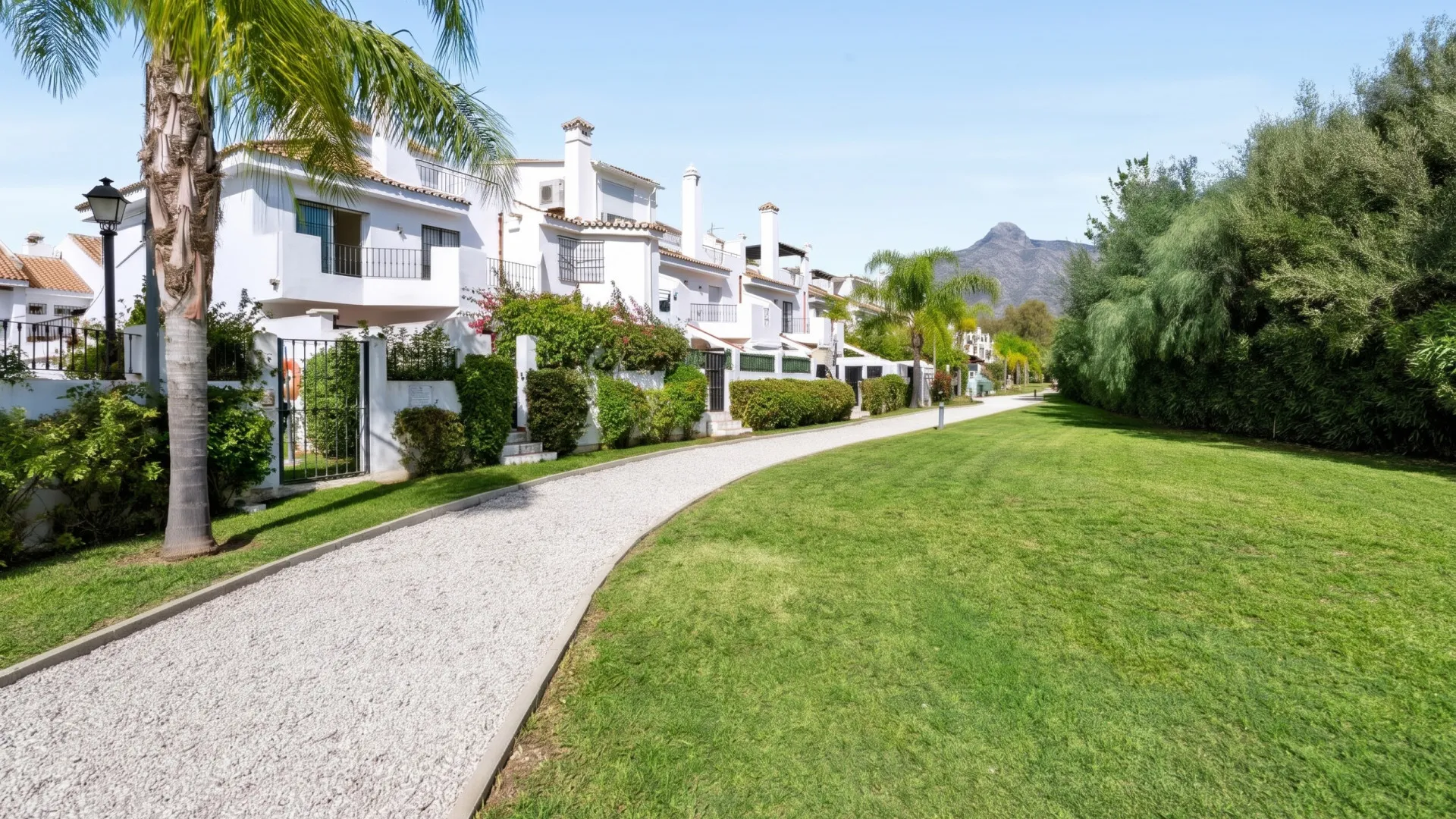 Town house for sale in Los Naranjos de Marbella with 3 bedrooms