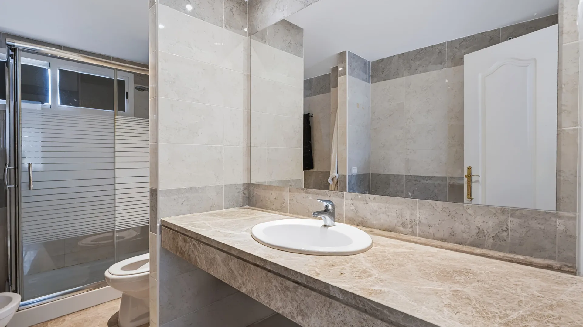 Town house for sale in Los Naranjos de Marbella with 3 bedrooms
