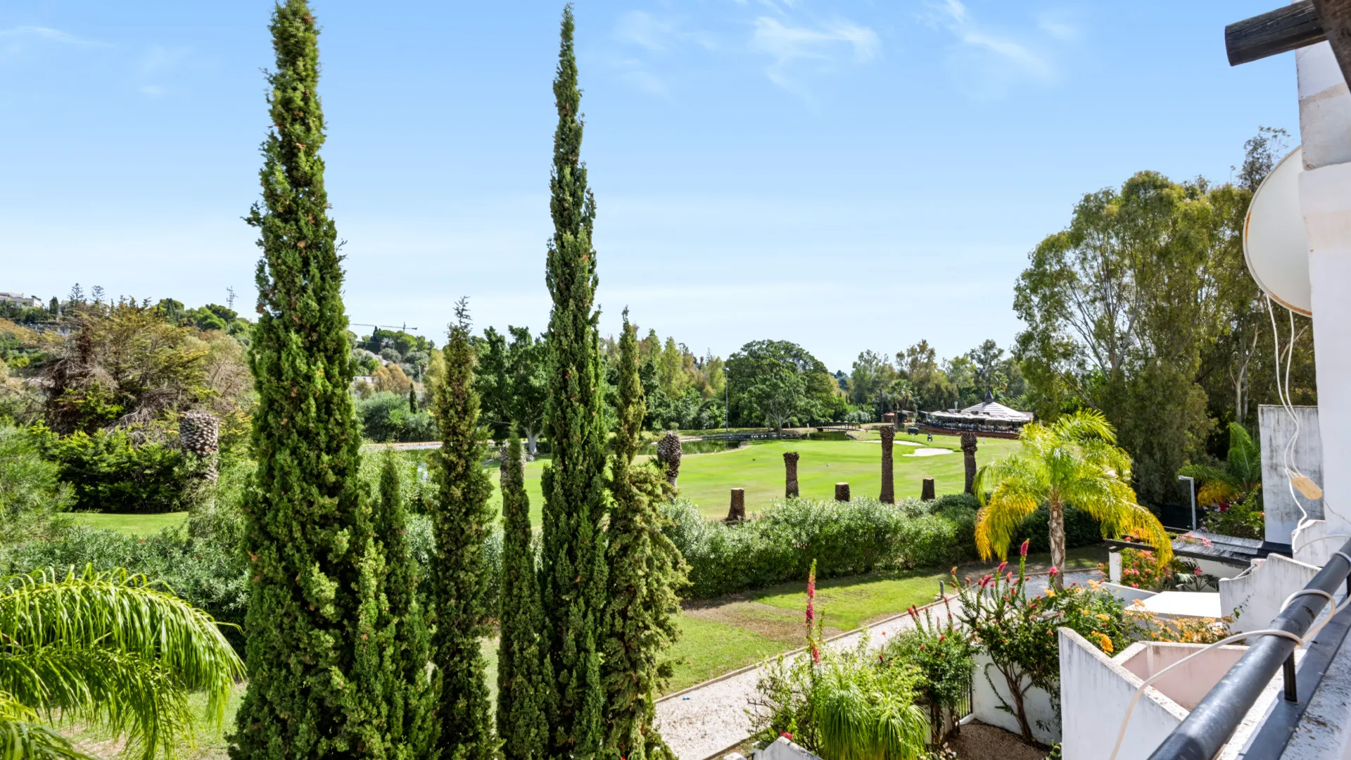 Town house for sale in Los Naranjos de Marbella with 3 bedrooms