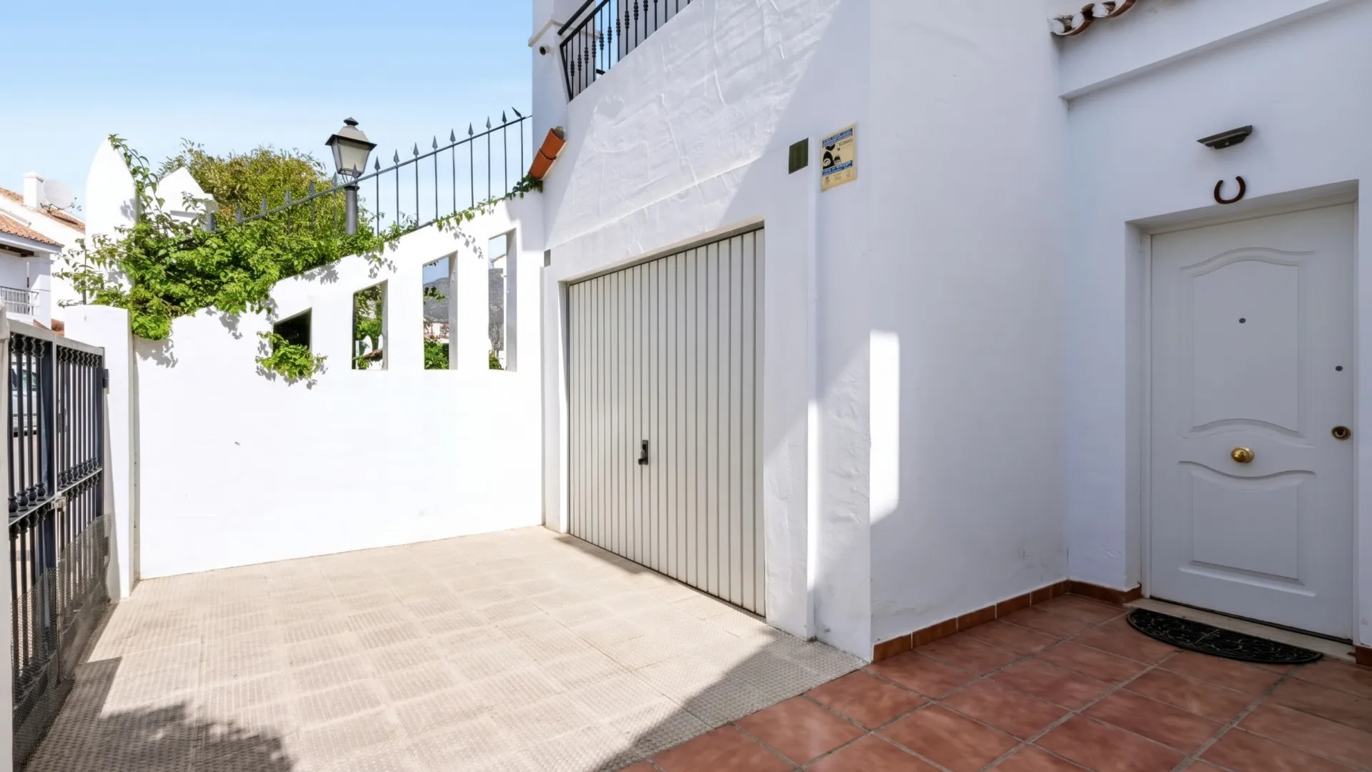 Town house for sale in Los Naranjos de Marbella with 3 bedrooms