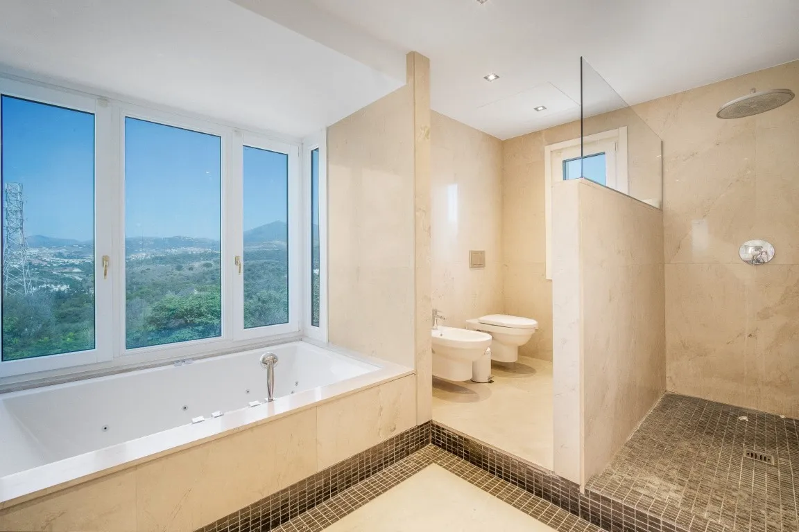 Villa for sale in Lomas de Magna Marbella with 4 bedrooms