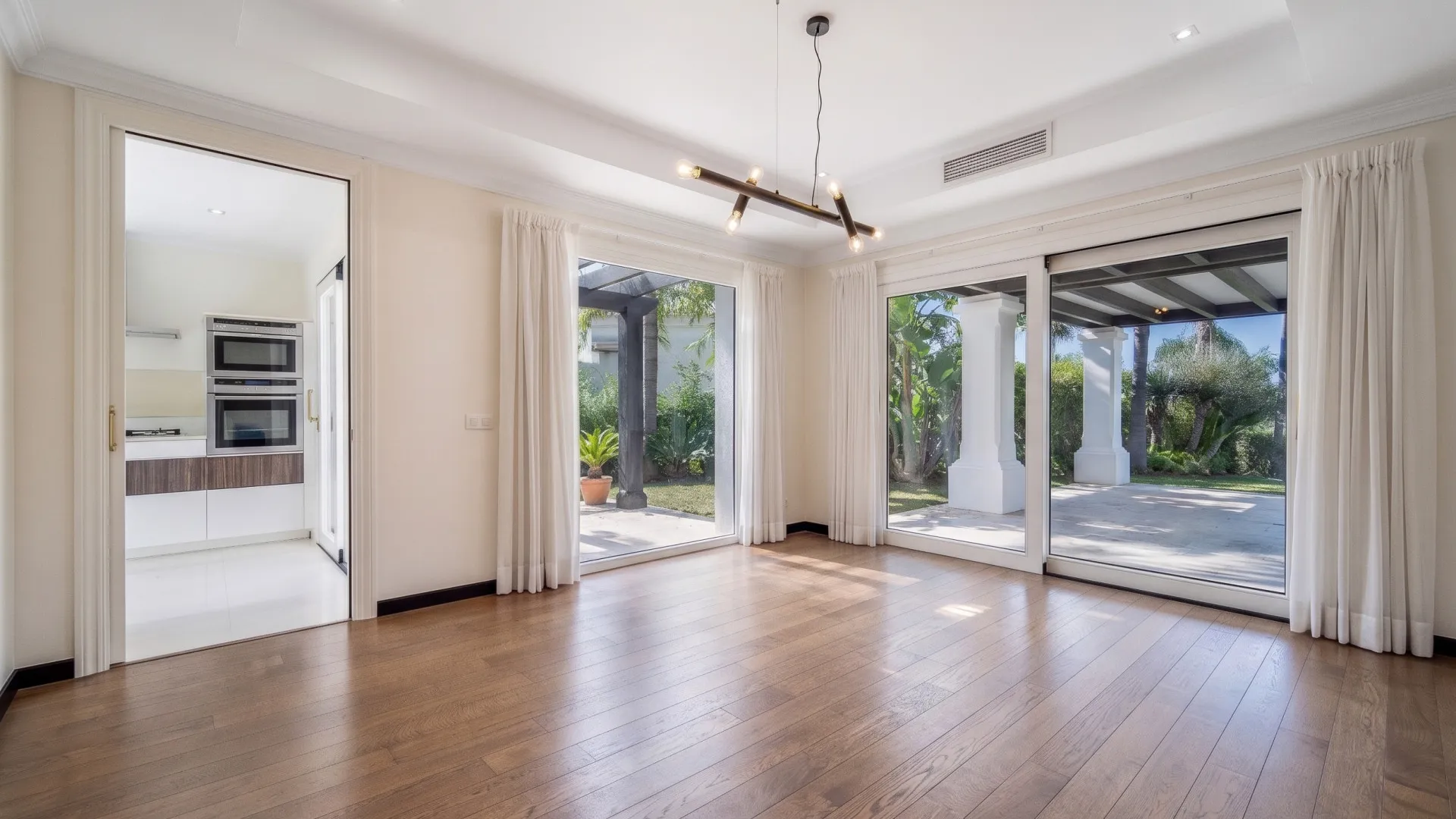 Villa for sale in Lomas de Magna Marbella with 4 bedrooms