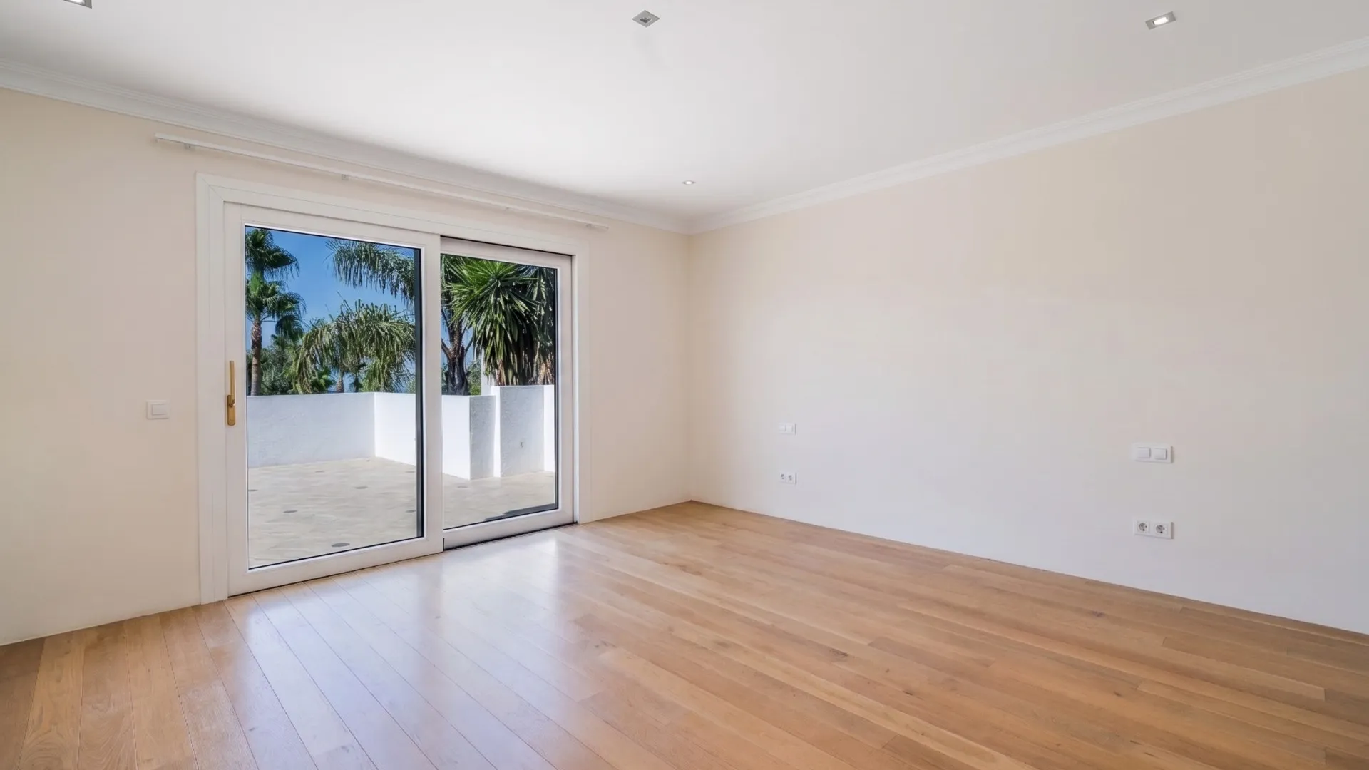 Villa for sale in Lomas de Magna Marbella with 4 bedrooms