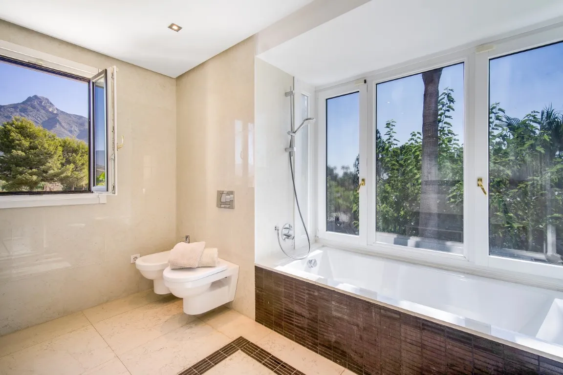 Villa for sale in Lomas de Magna Marbella with 4 bedrooms