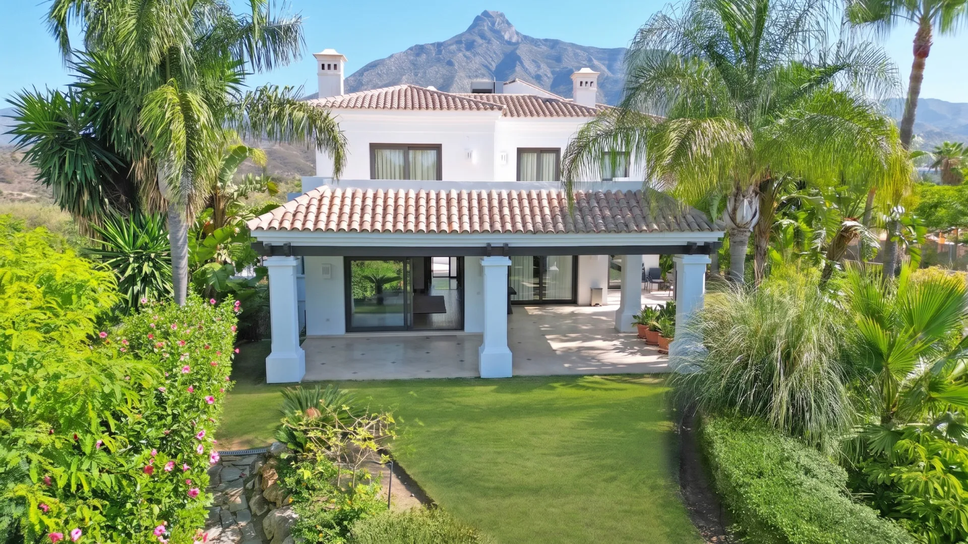 Villa for sale in Lomas de Magna Marbella with 4 bedrooms