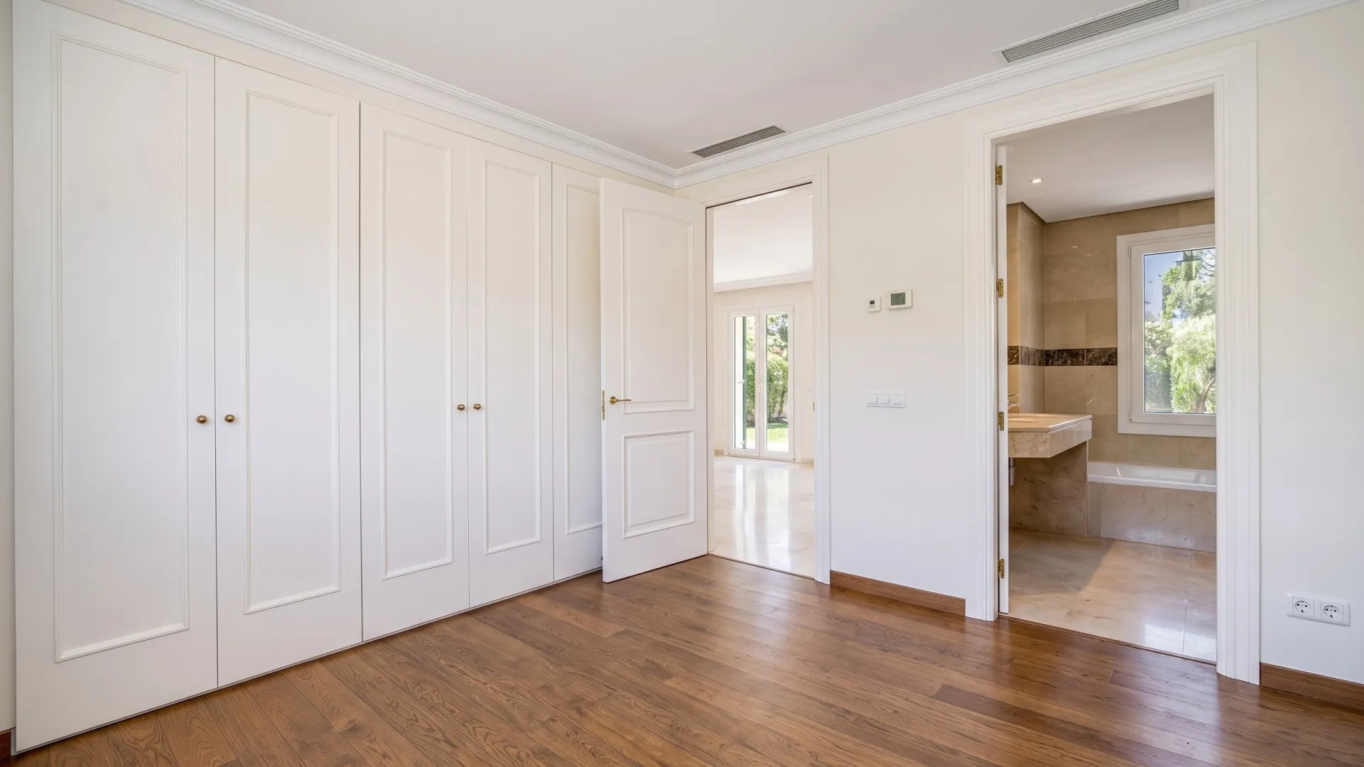 Villa for sale in Lomas de Magna Marbella with 4 bedrooms