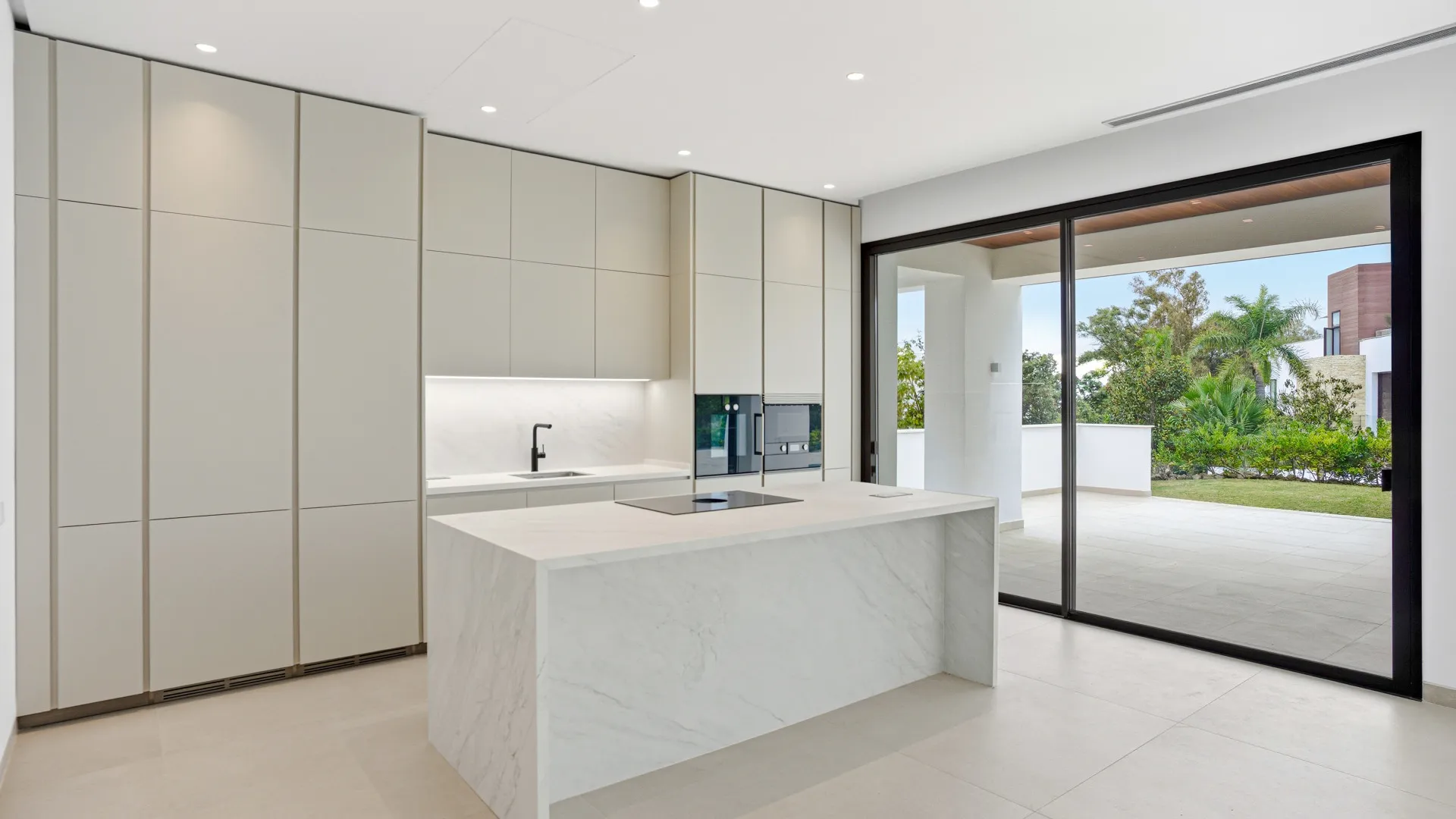 Marbella Golden Mile 4 bedrooms villa for sale