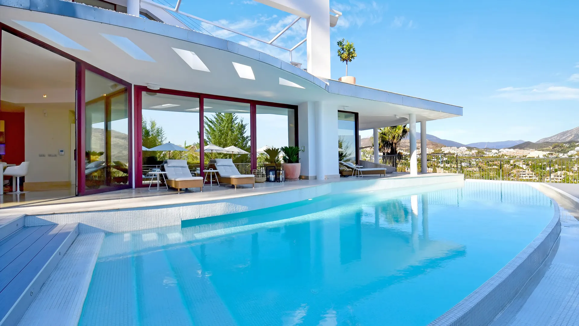 Comprar villa con 7 dormitorios en Nueva Andalucia