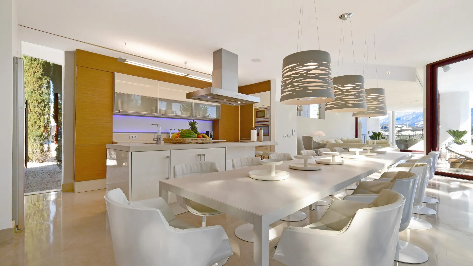 Comprar villa con 7 dormitorios en Nueva Andalucia