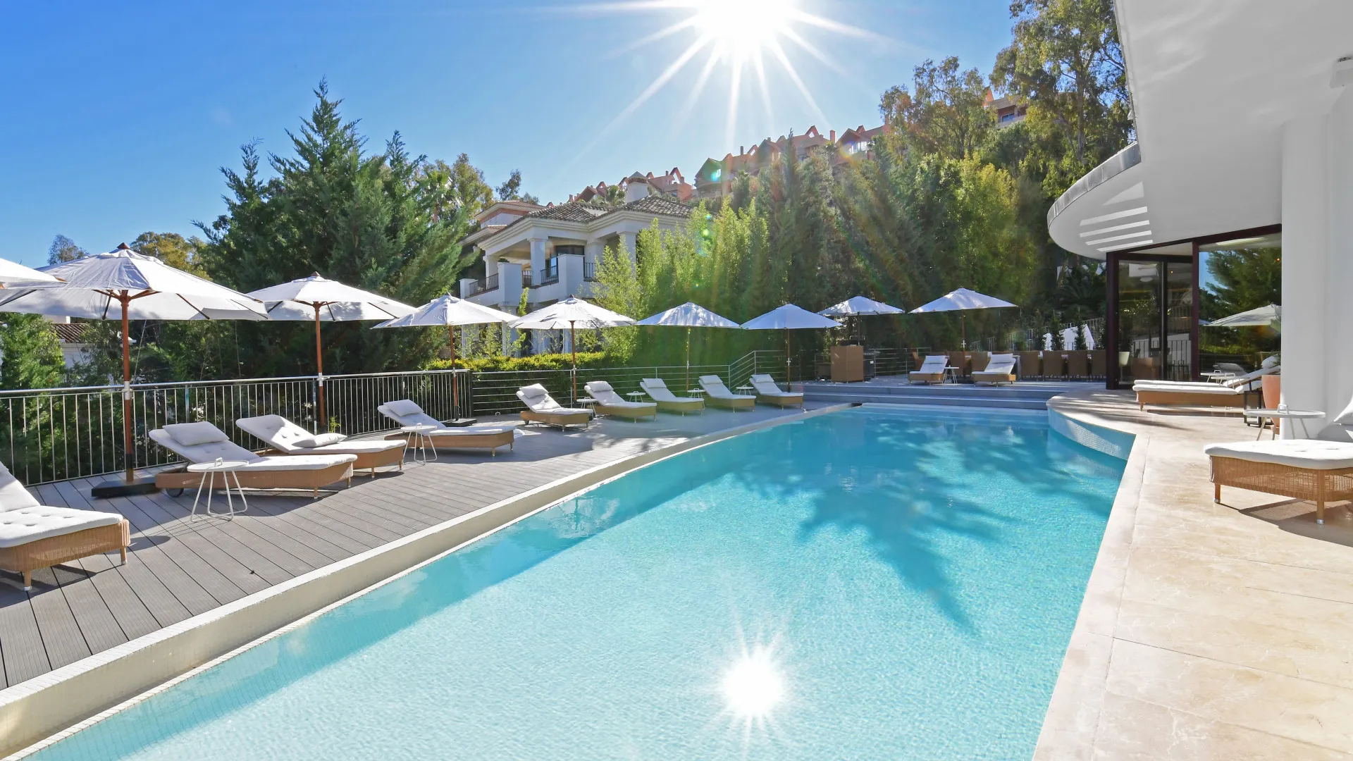 Comprar villa con 7 dormitorios en Nueva Andalucia