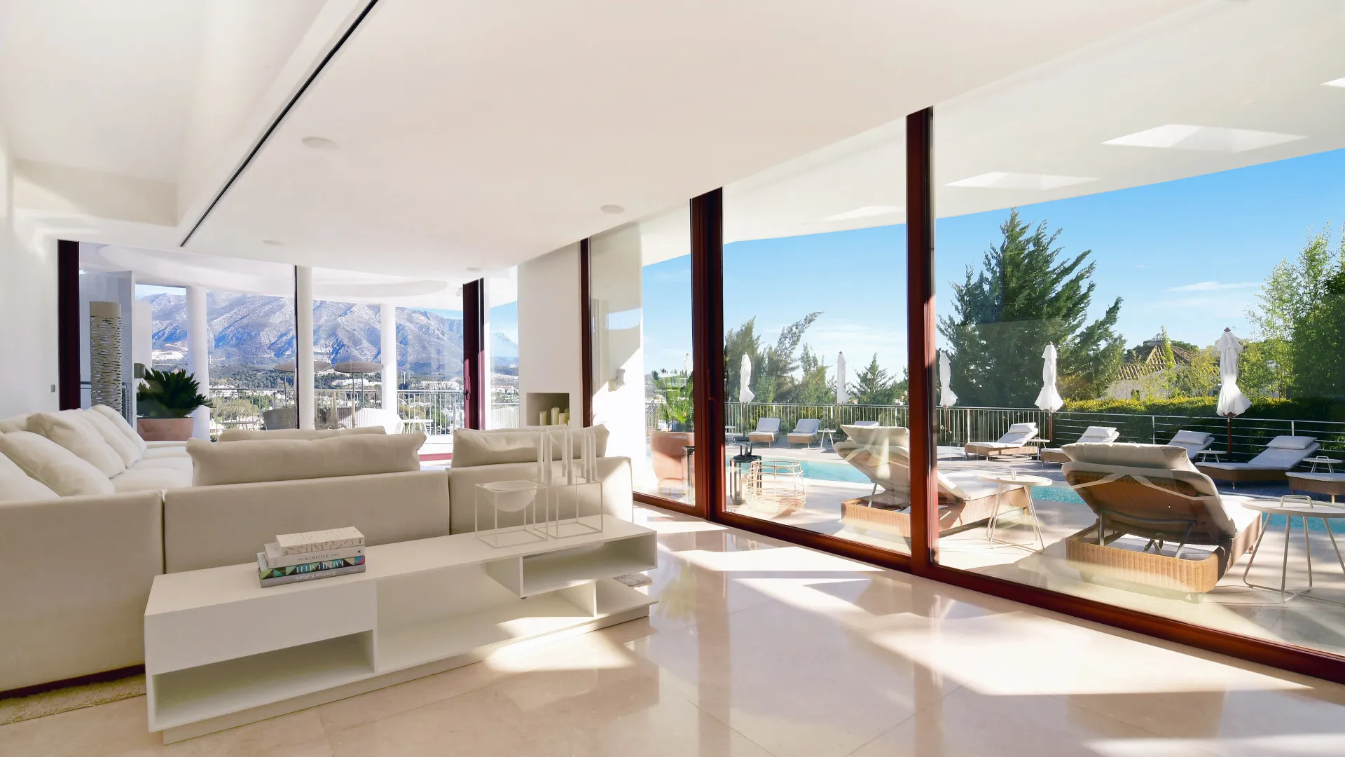Comprar villa con 7 dormitorios en Nueva Andalucia