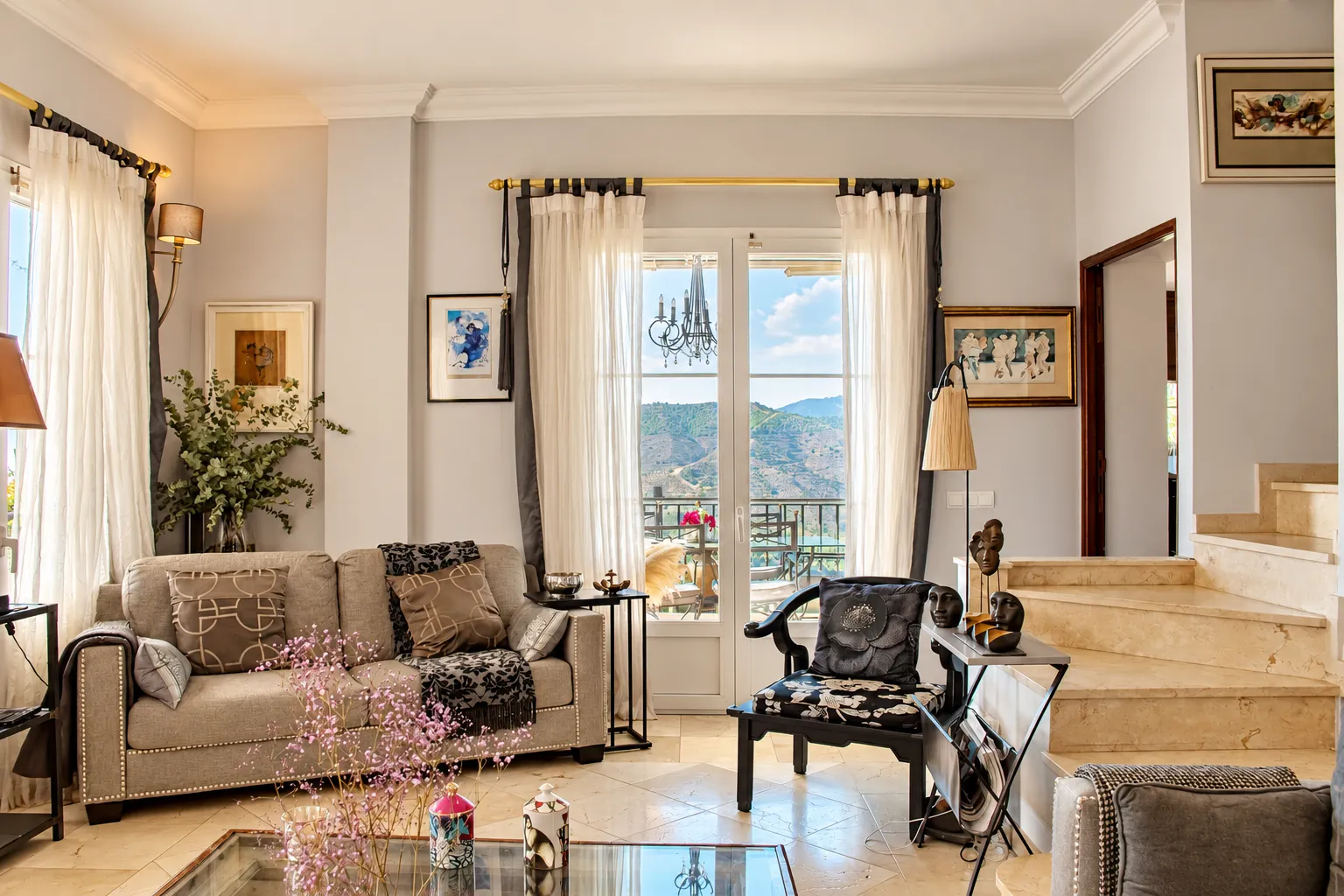 Comprar villa de 4 dormitorios en Sierra Blanca Country Club