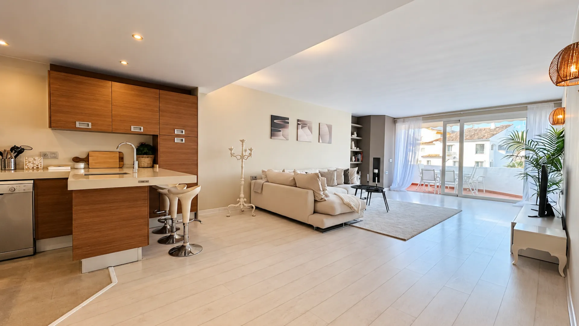 Apartamento de 3 dormitorios en venta en Marbella - Puerto Banus