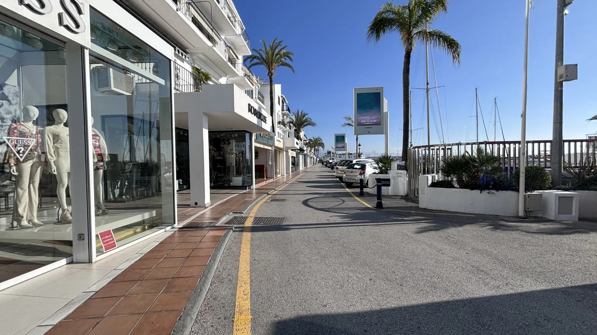 Apartamento de 3 dormitorios en venta en Marbella - Puerto Banus