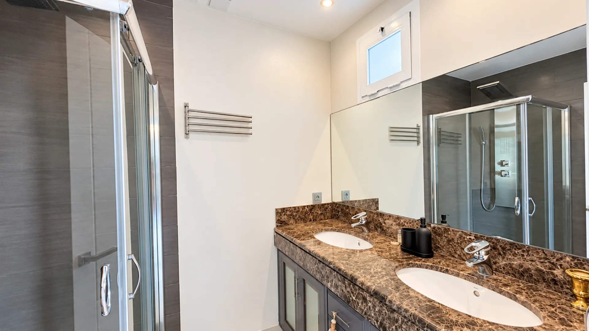 Apartamento de 3 dormitorios en venta en Marbella - Puerto Banus