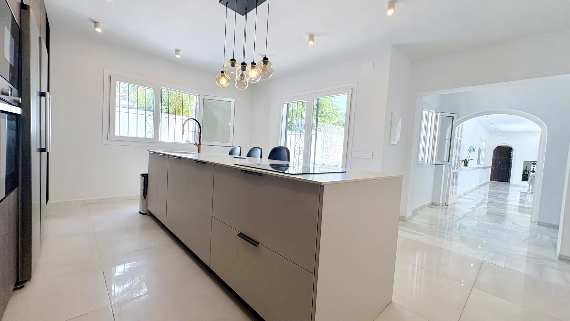 For sale 9 bedrooms house in El Faro de Calaburras