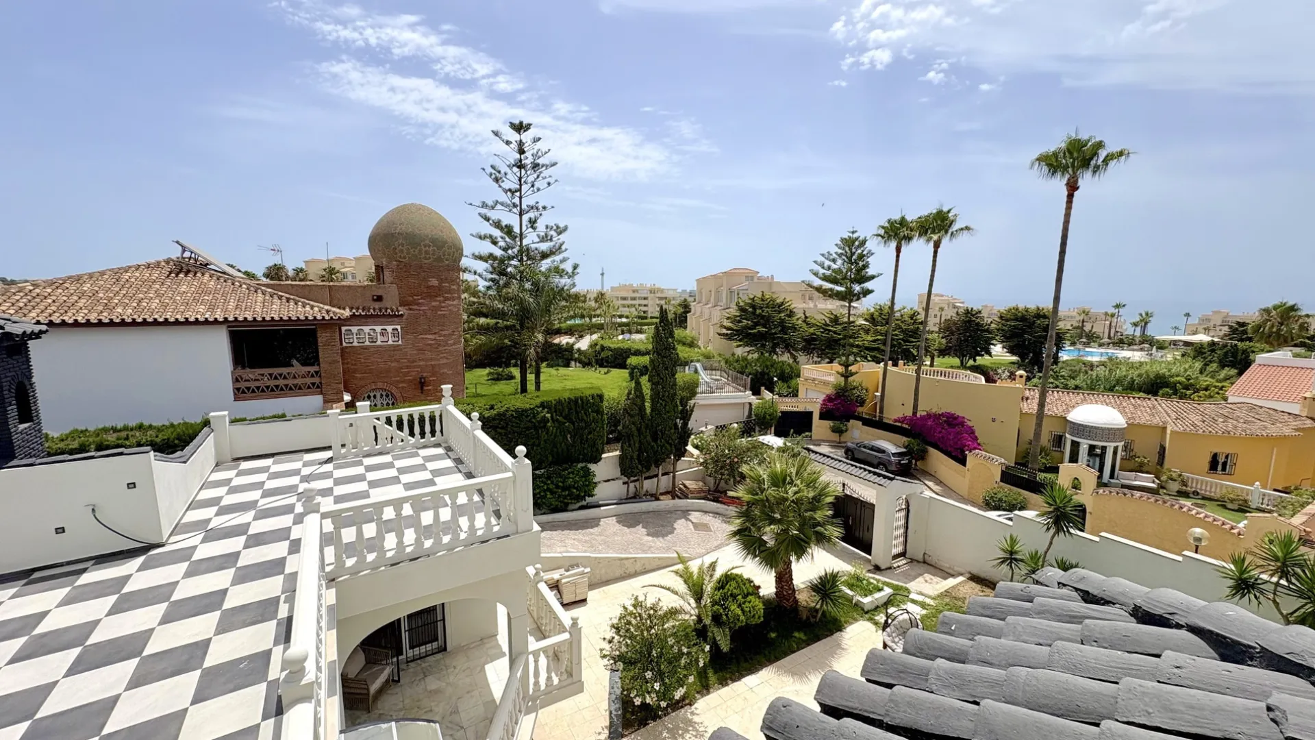 For sale 9 bedrooms house in El Faro de Calaburras