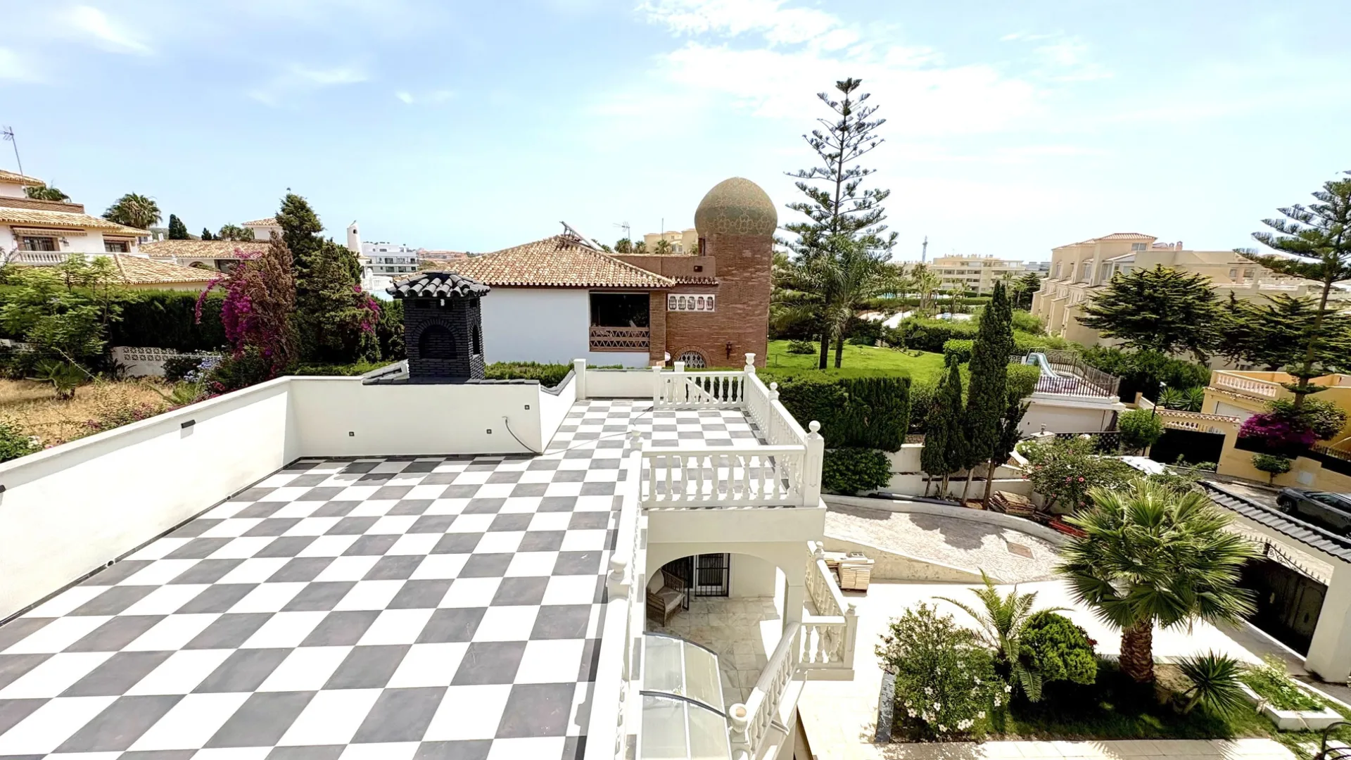 For sale 9 bedrooms house in El Faro de Calaburras