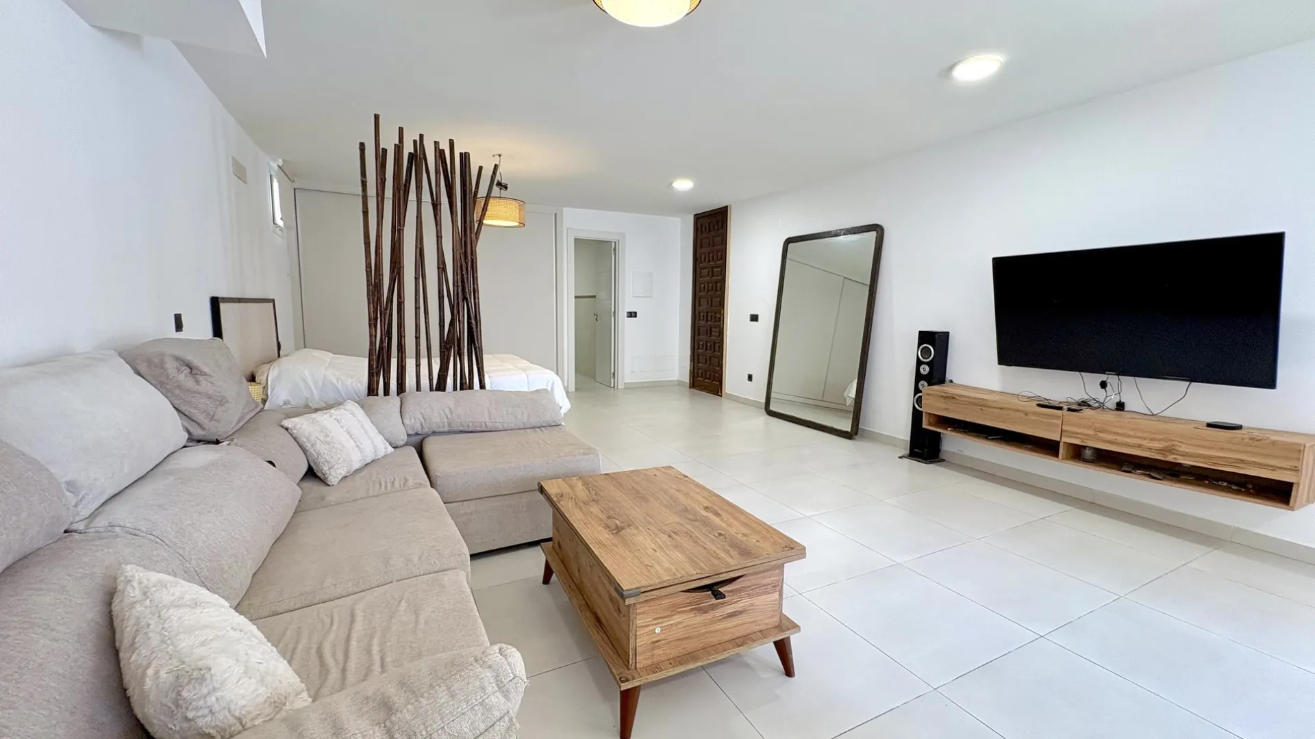 For sale 9 bedrooms house in El Faro de Calaburras