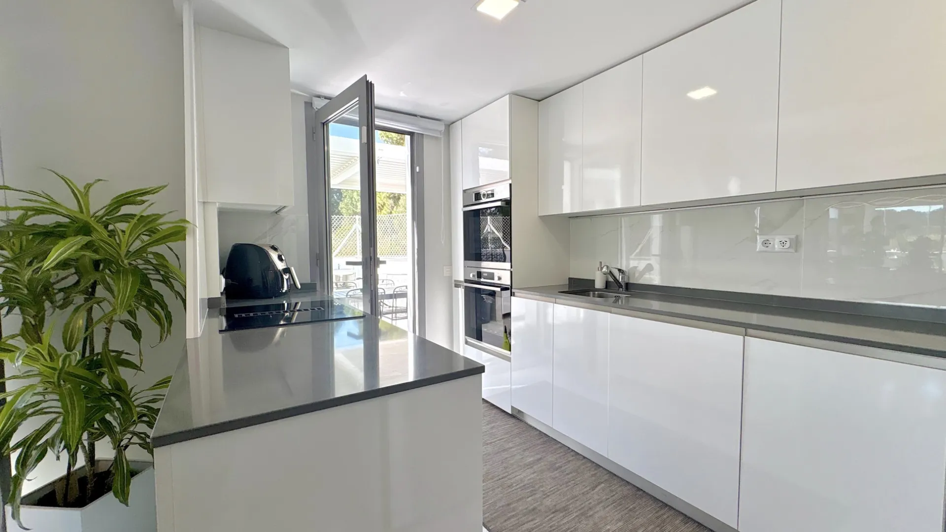 Ground floor apartment for sale in El Chaparral