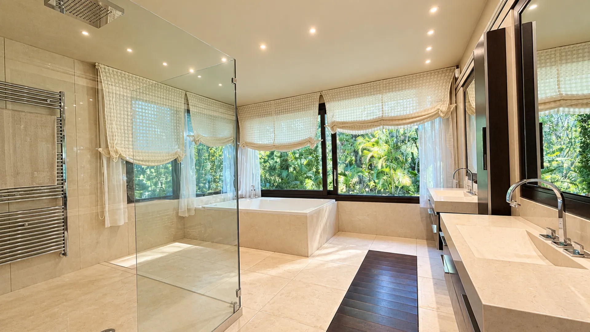 For sale house in Calahonda with 7 bedrooms