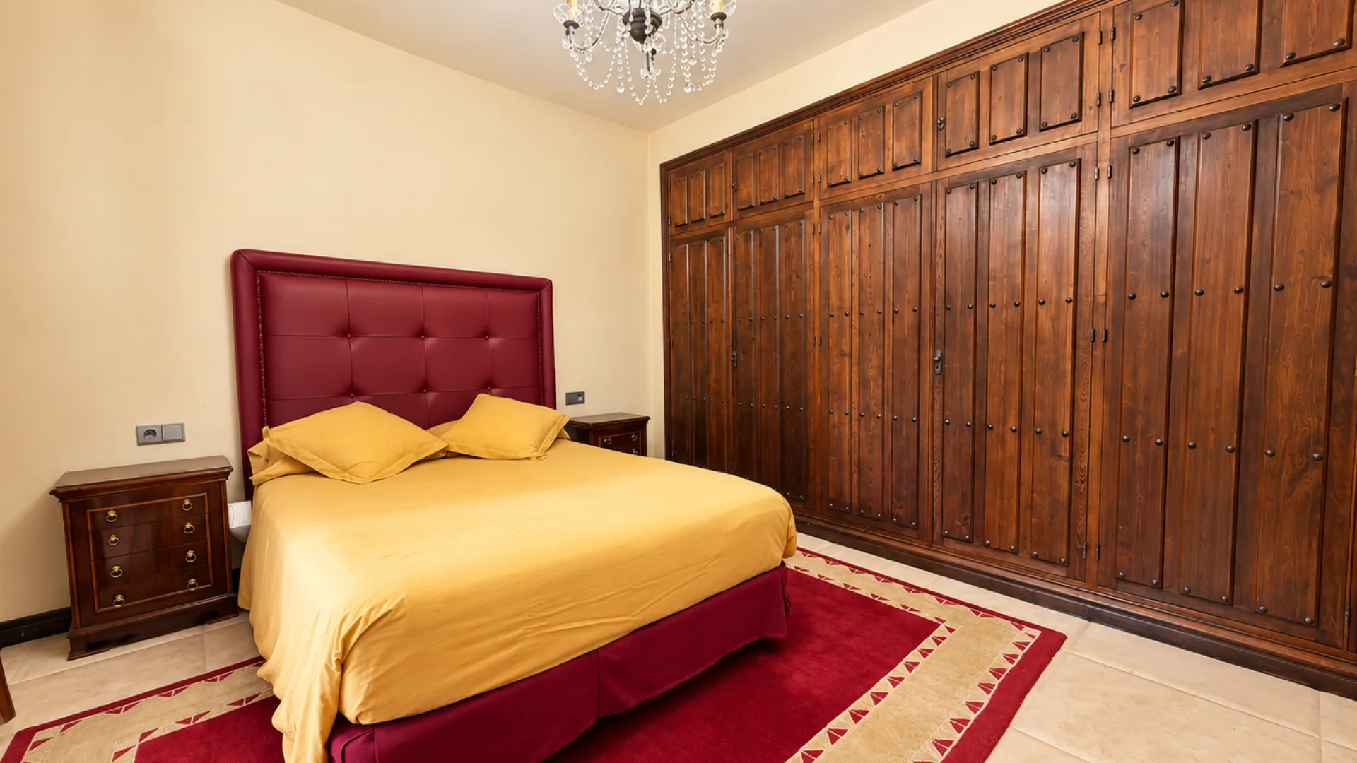 For sale house in Calahonda with 7 bedrooms