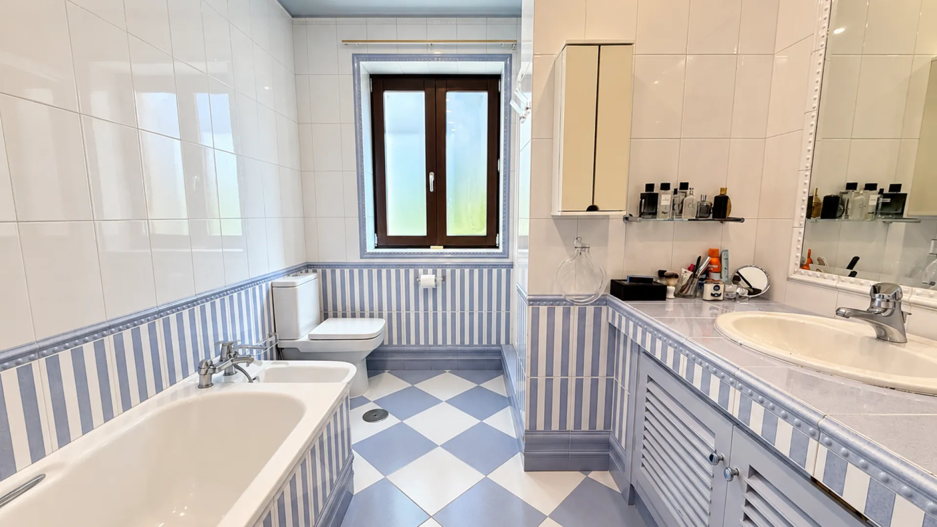 For sale house in Calahonda with 7 bedrooms