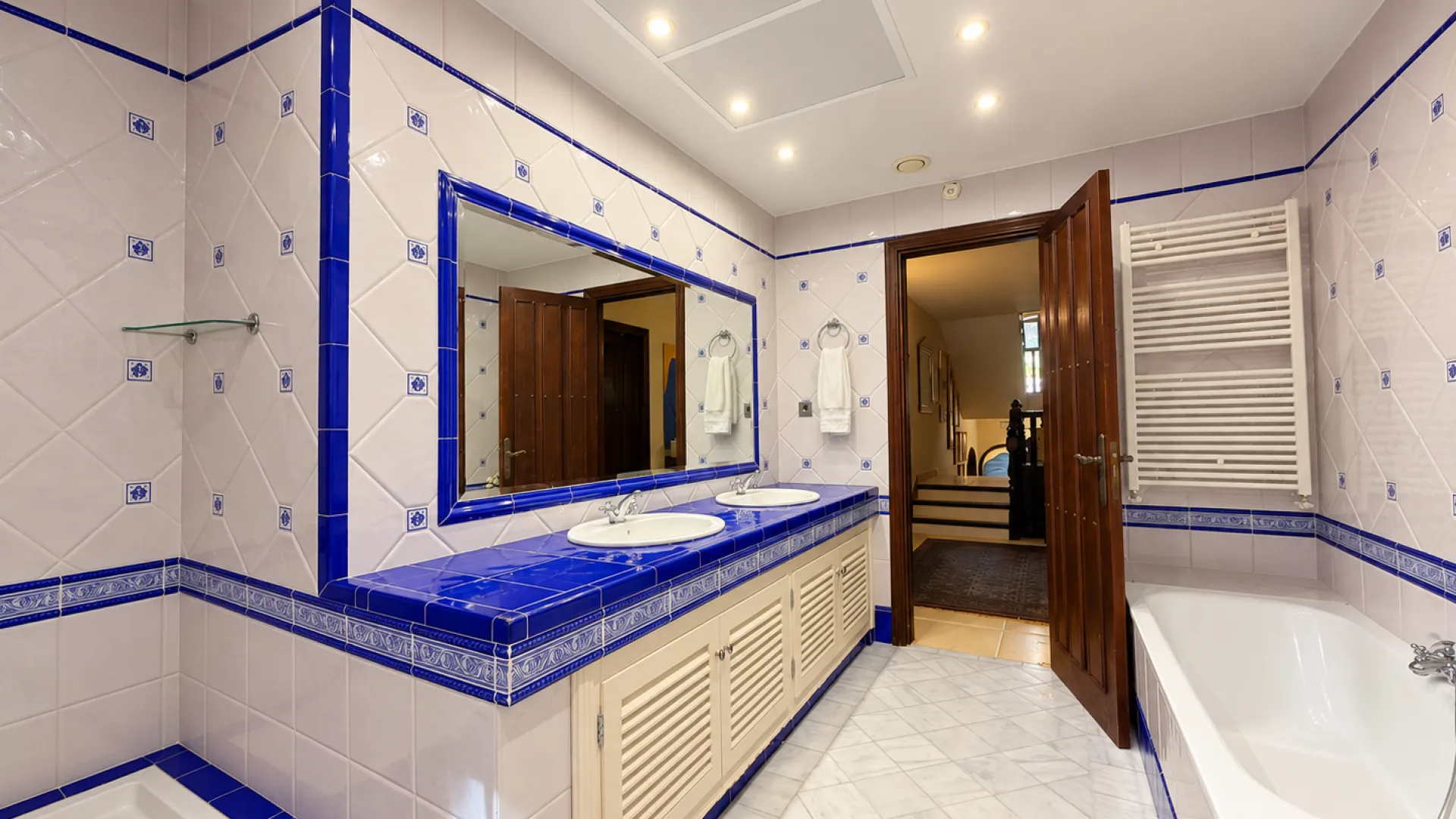 For sale house in Calahonda with 7 bedrooms