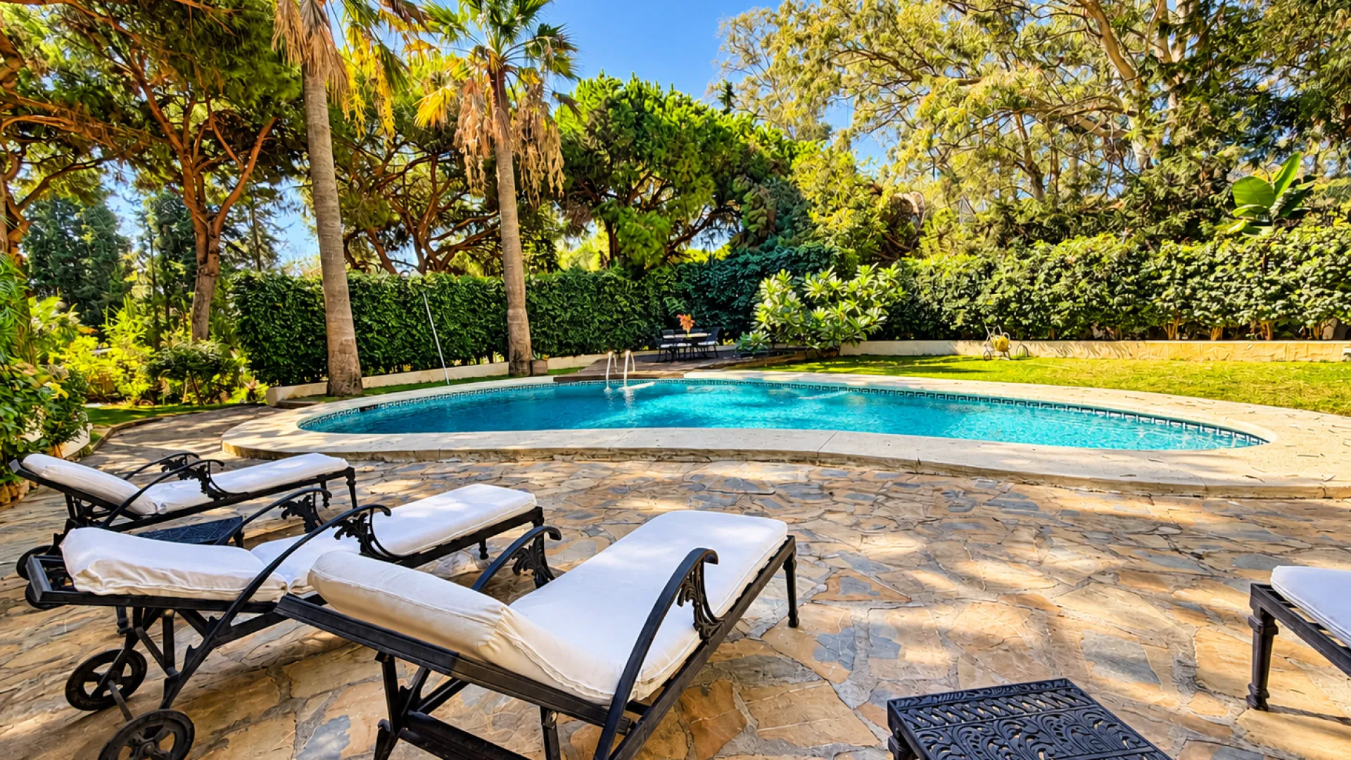 For sale house in Calahonda with 7 bedrooms