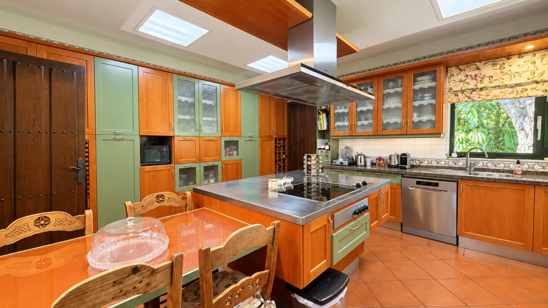 For sale house in Calahonda with 7 bedrooms
