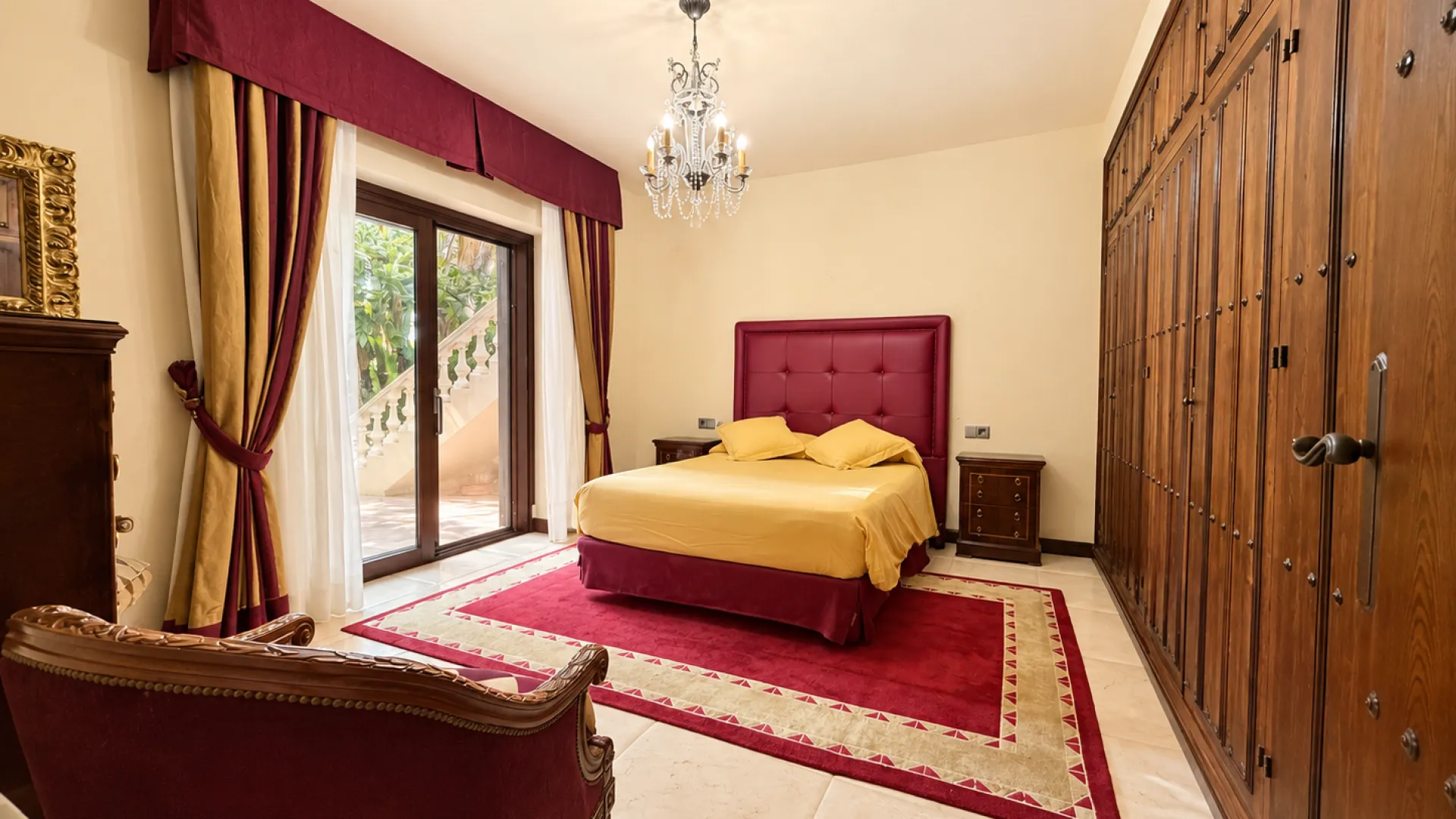 For sale house in Calahonda with 7 bedrooms