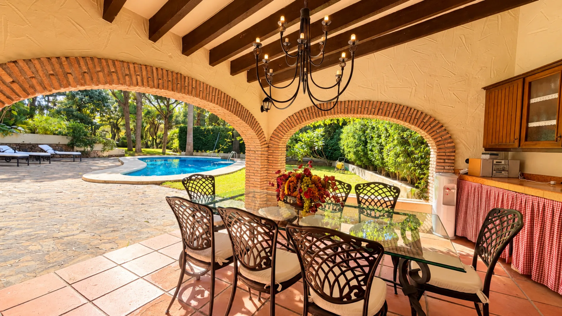 For sale house in Calahonda with 7 bedrooms