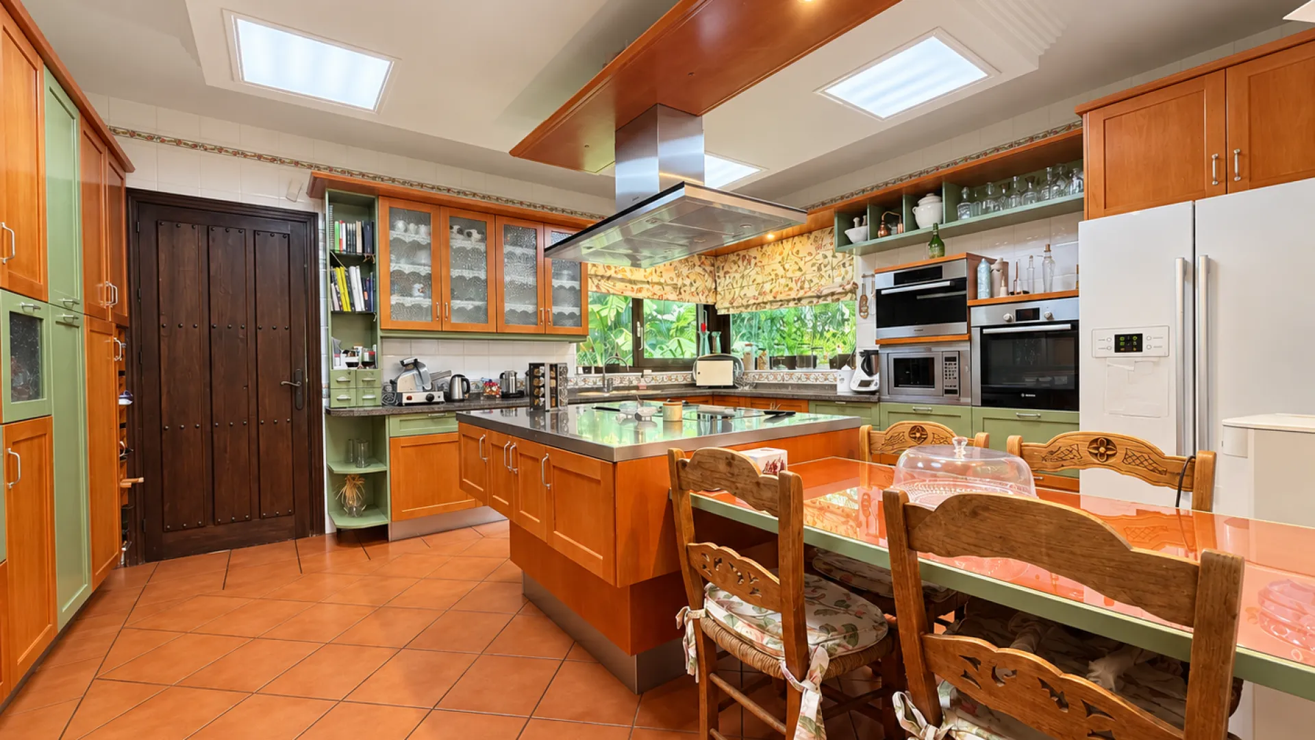 For sale house in Calahonda with 7 bedrooms