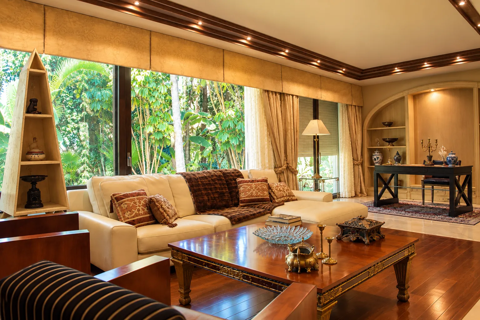 For sale house in Calahonda with 7 bedrooms