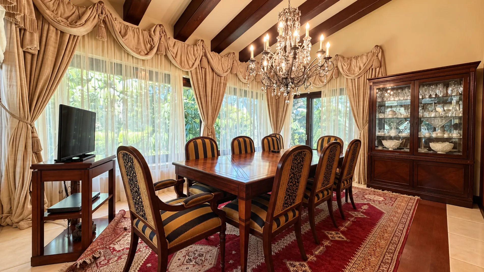 For sale house in Calahonda with 7 bedrooms