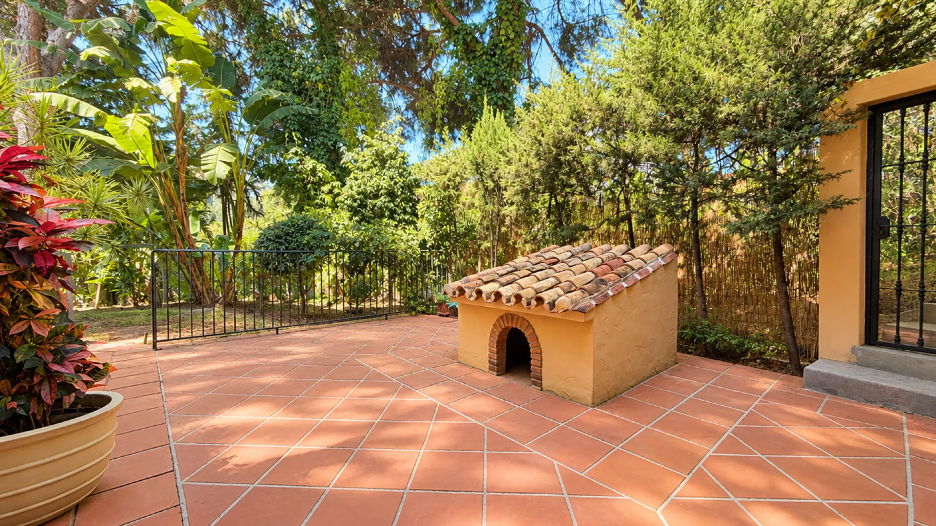 For sale house in Calahonda with 7 bedrooms