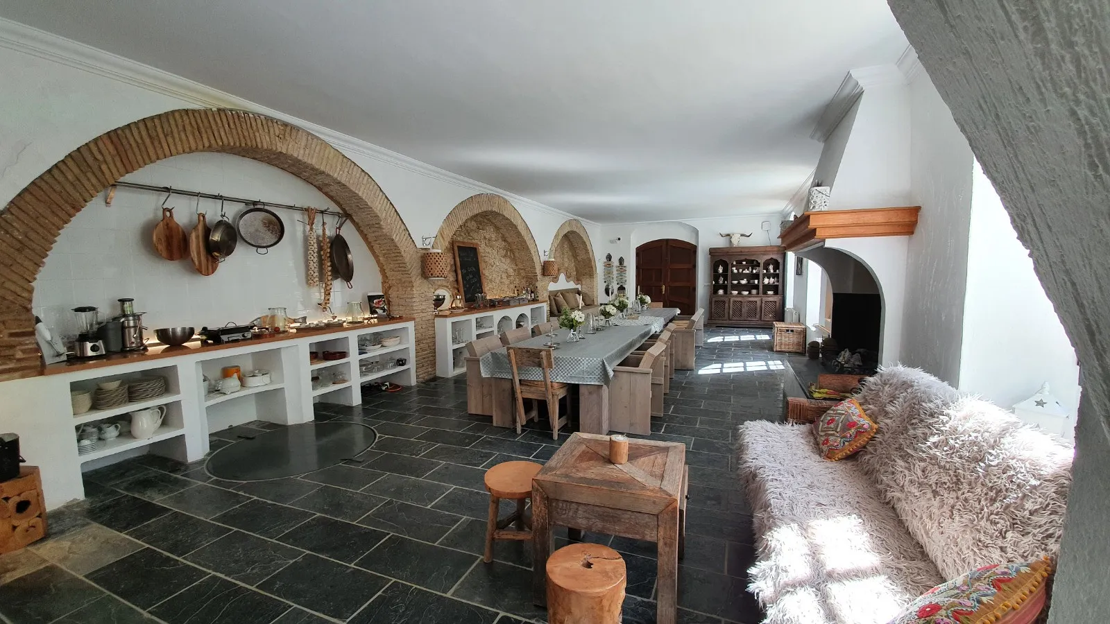 Setenil de las Bodegas, finca con 6 dormitorios en venta