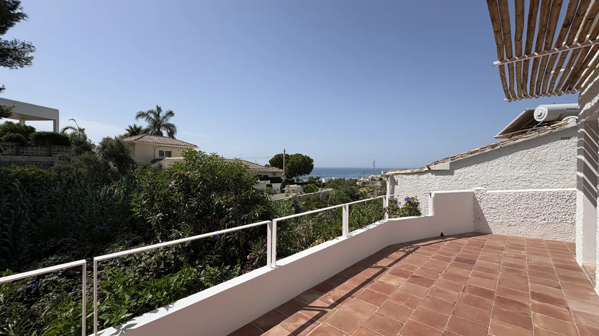 Buy 2 bedrooms apartment in Benalmadena Costa