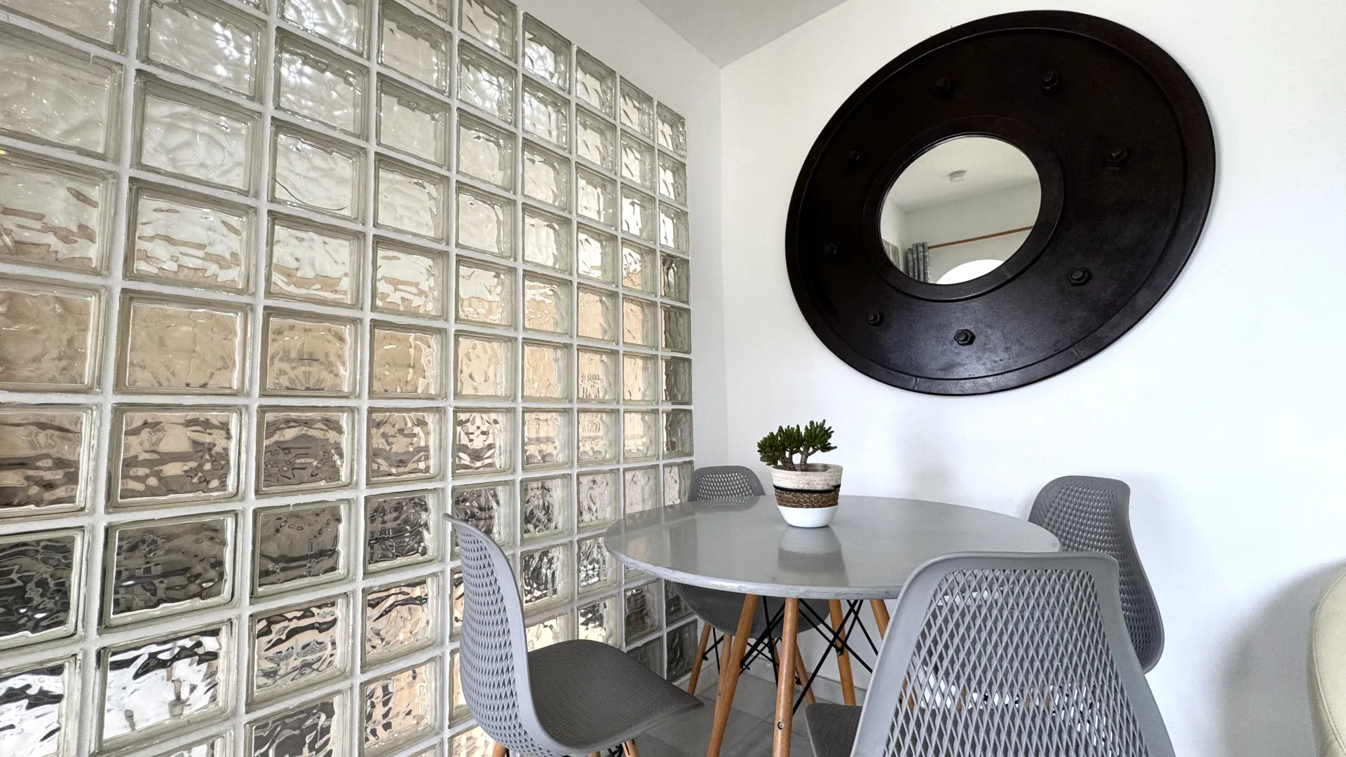 Ground floor apartment for sale in Sitio de Calahonda with 2 bedrooms